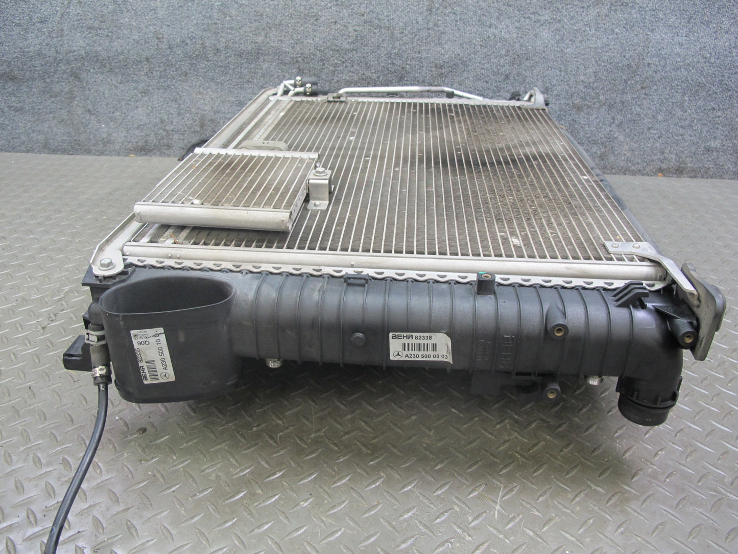 03-06 Mercedes R230 SL500 Engine Radiator Condenser Oil Cooler Fan Shroud OEM