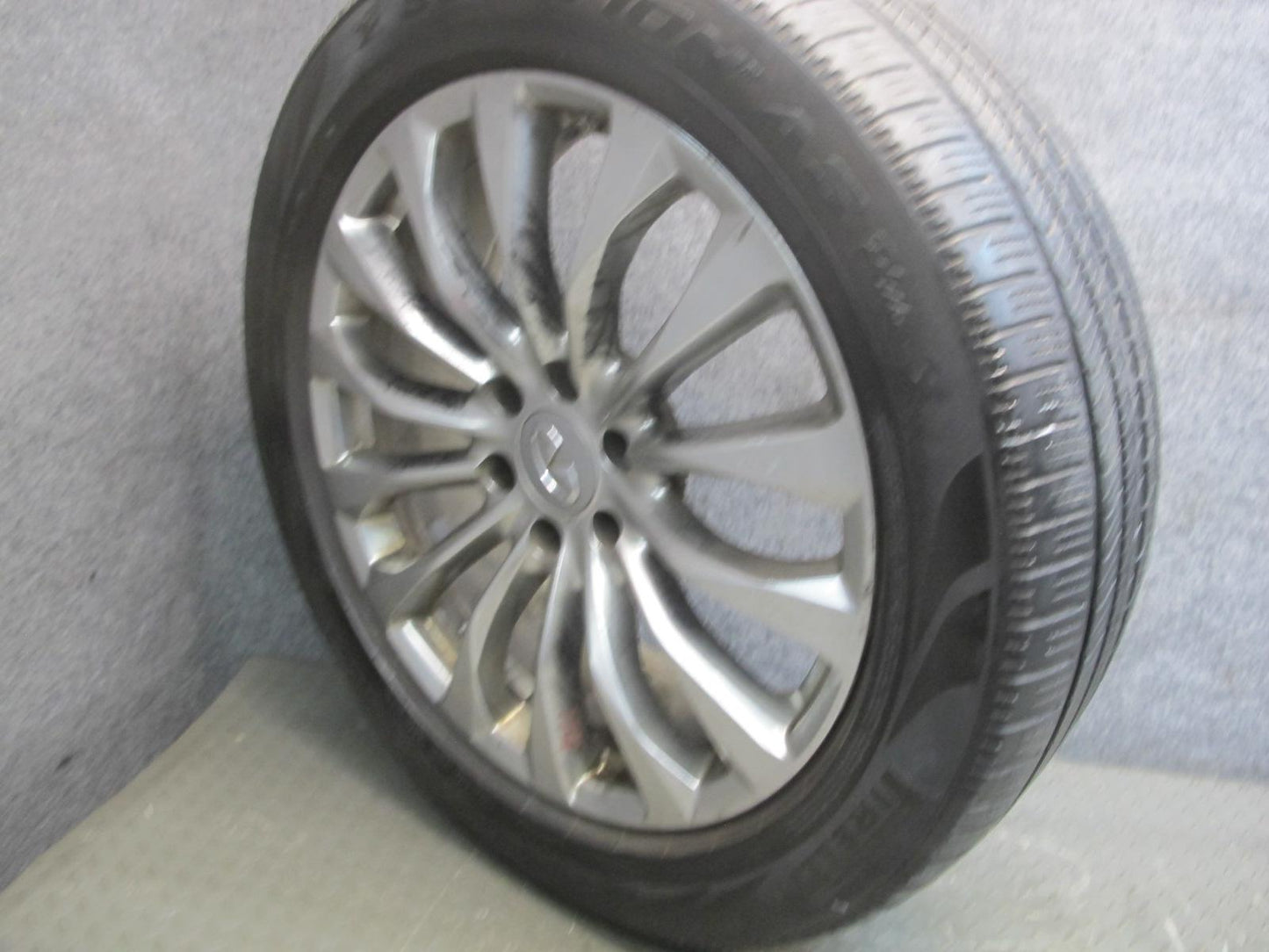 2015-2017 Infiniti QX80 Factory R22" Wheel Rim 22x8J ET30 W/ Tire 275/50