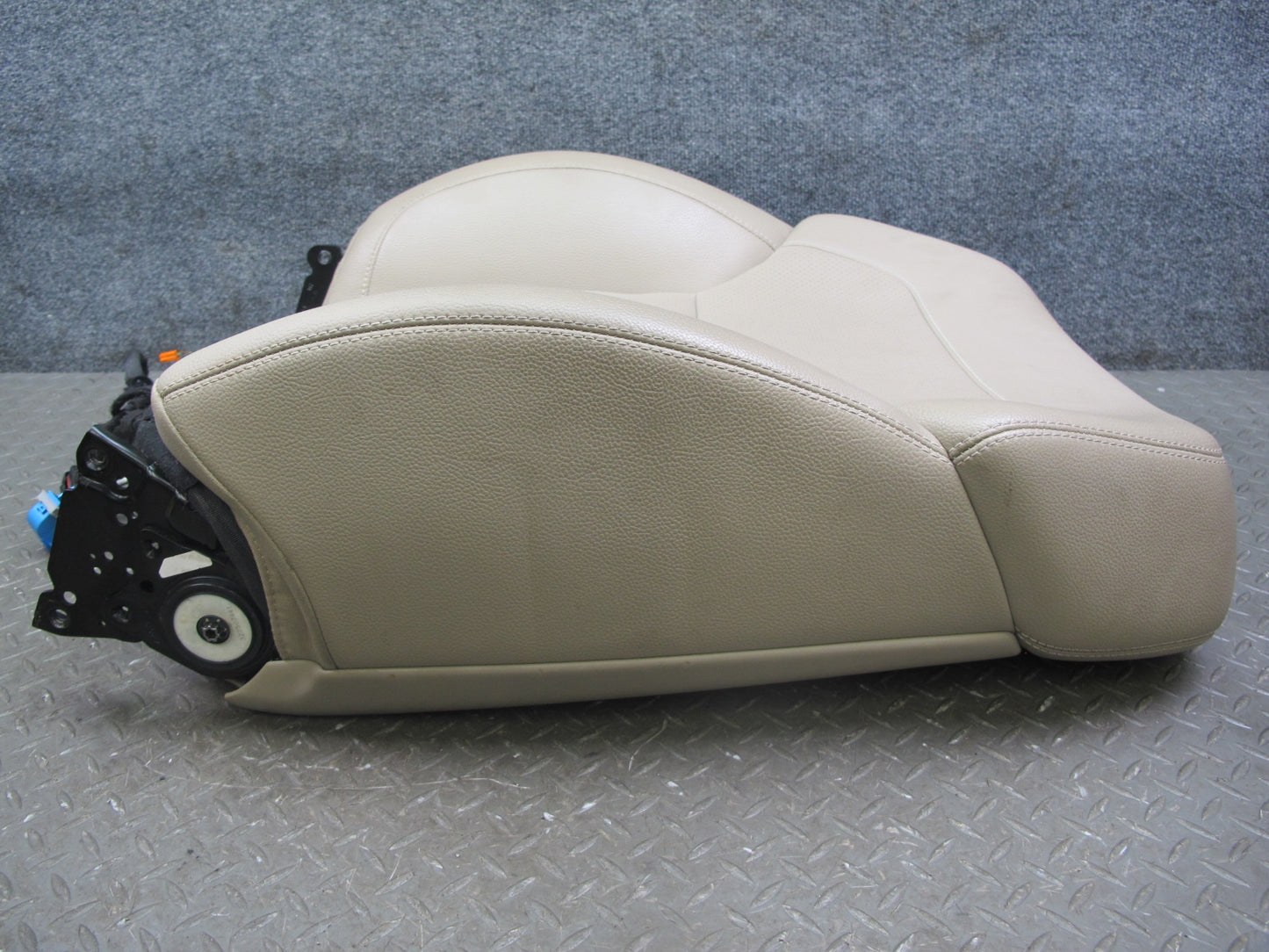 2012-2015 Mercedes W166 Front Right Seat Upper Backrest Cushion