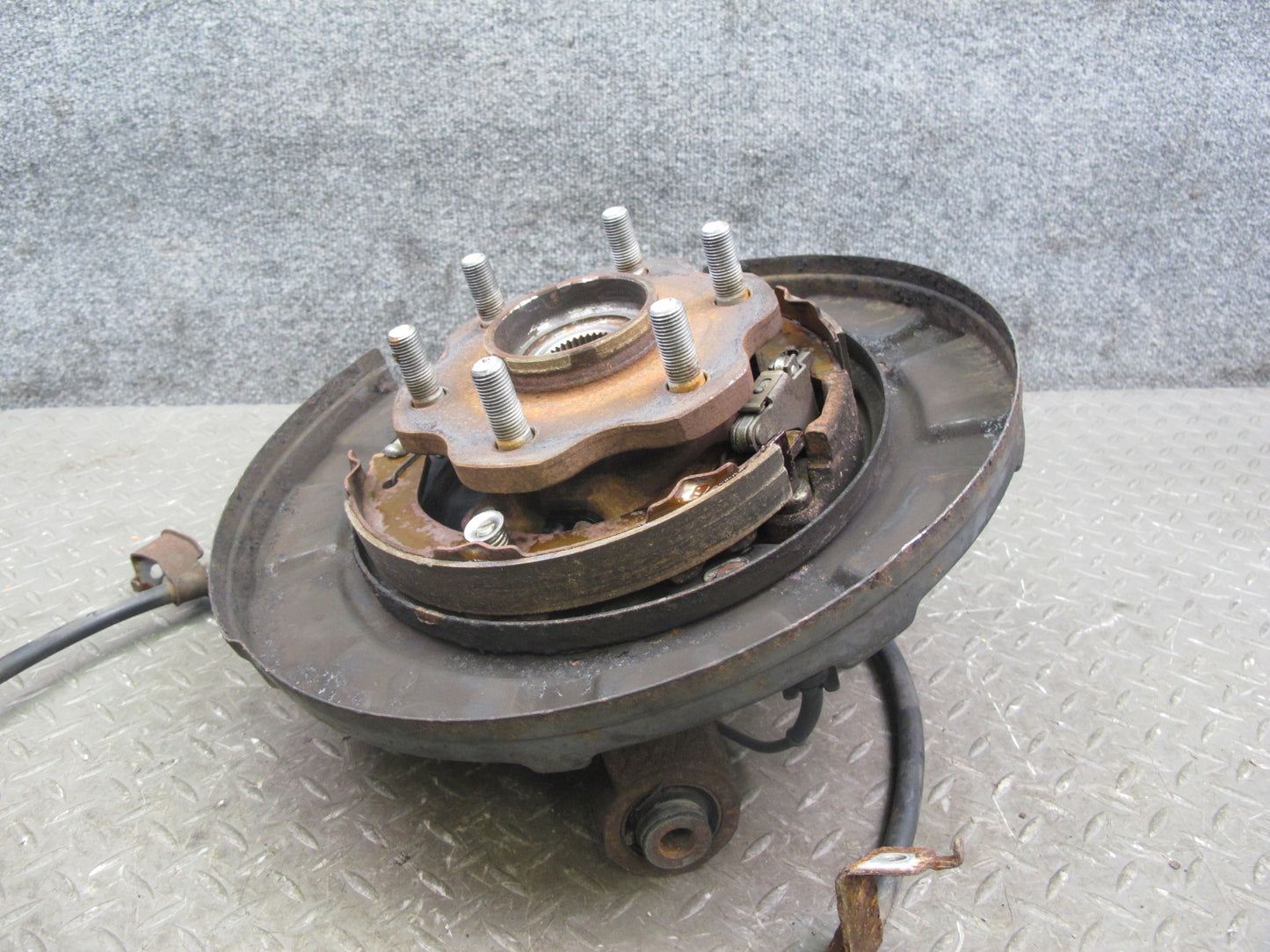 2011-2017 Infiniti QX56 QX80 AWD Rear Left Spindle Knuckle Wheel Hub Bearing