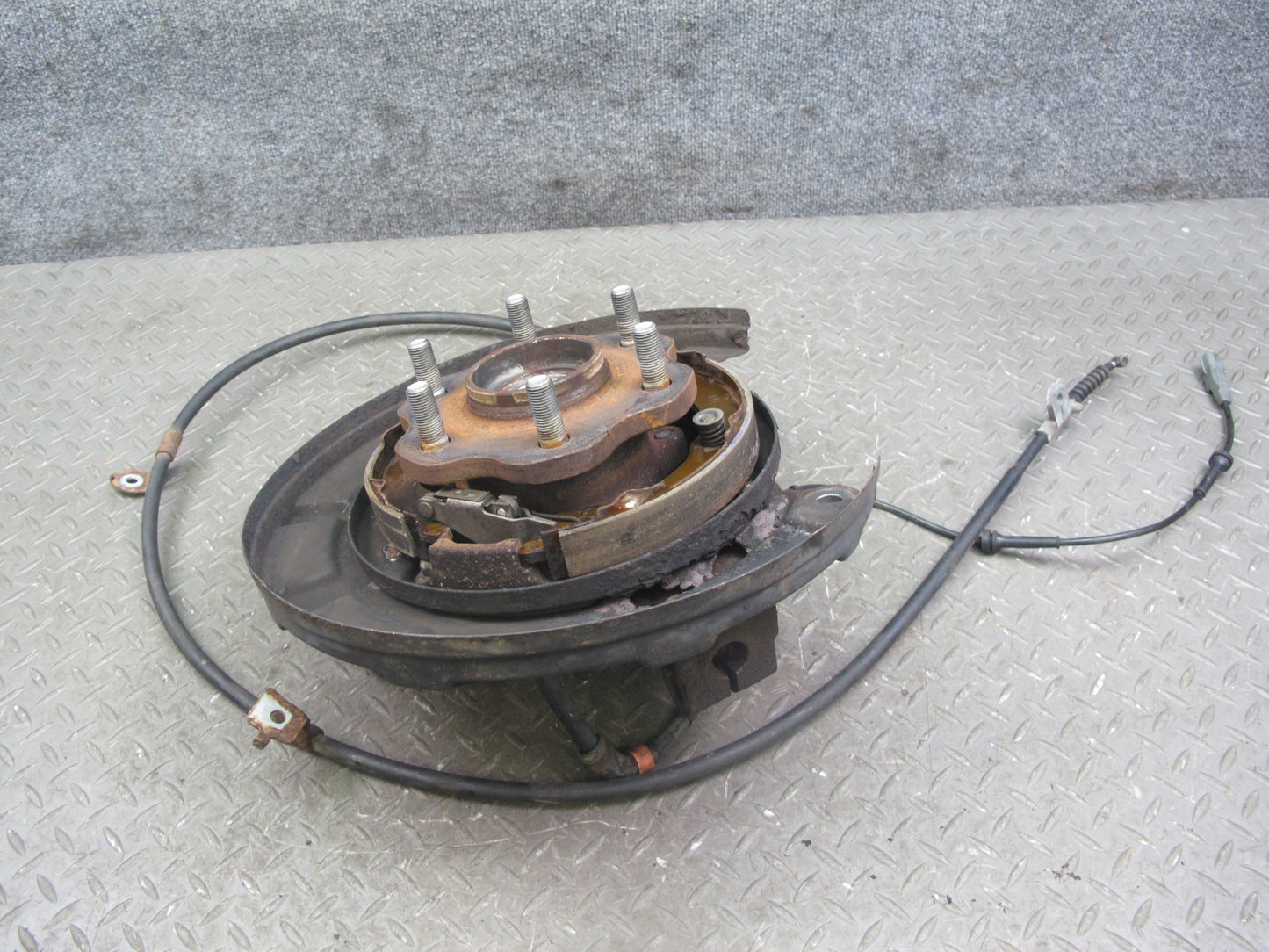 2011-2017 Infiniti QX56 QX80 AWD Rear Left Spindle Knuckle Wheel Hub Bearing