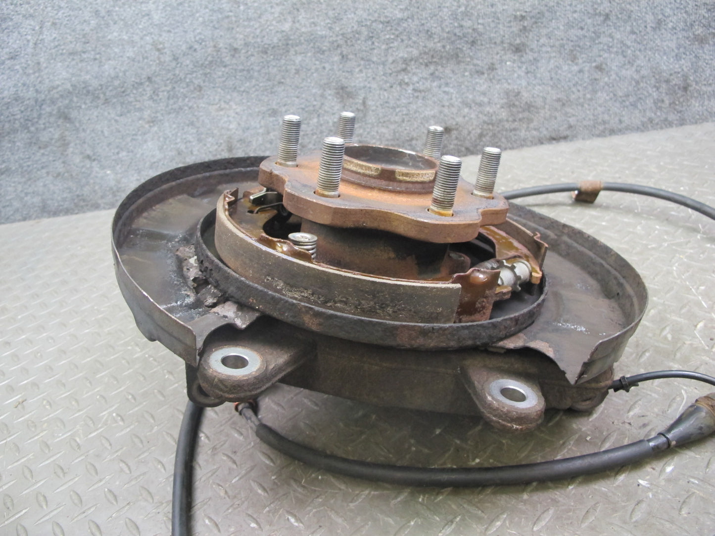 2011-2017 Infiniti QX56 QX80 AWD Rear Left Spindle Knuckle Wheel Hub Bearing