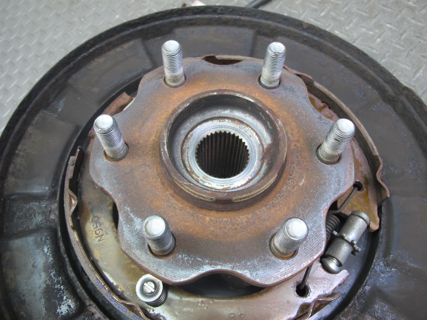 2011-2017 Infiniti QX56 QX80 AWD Rear Left Spindle Knuckle Wheel Hub Bearing