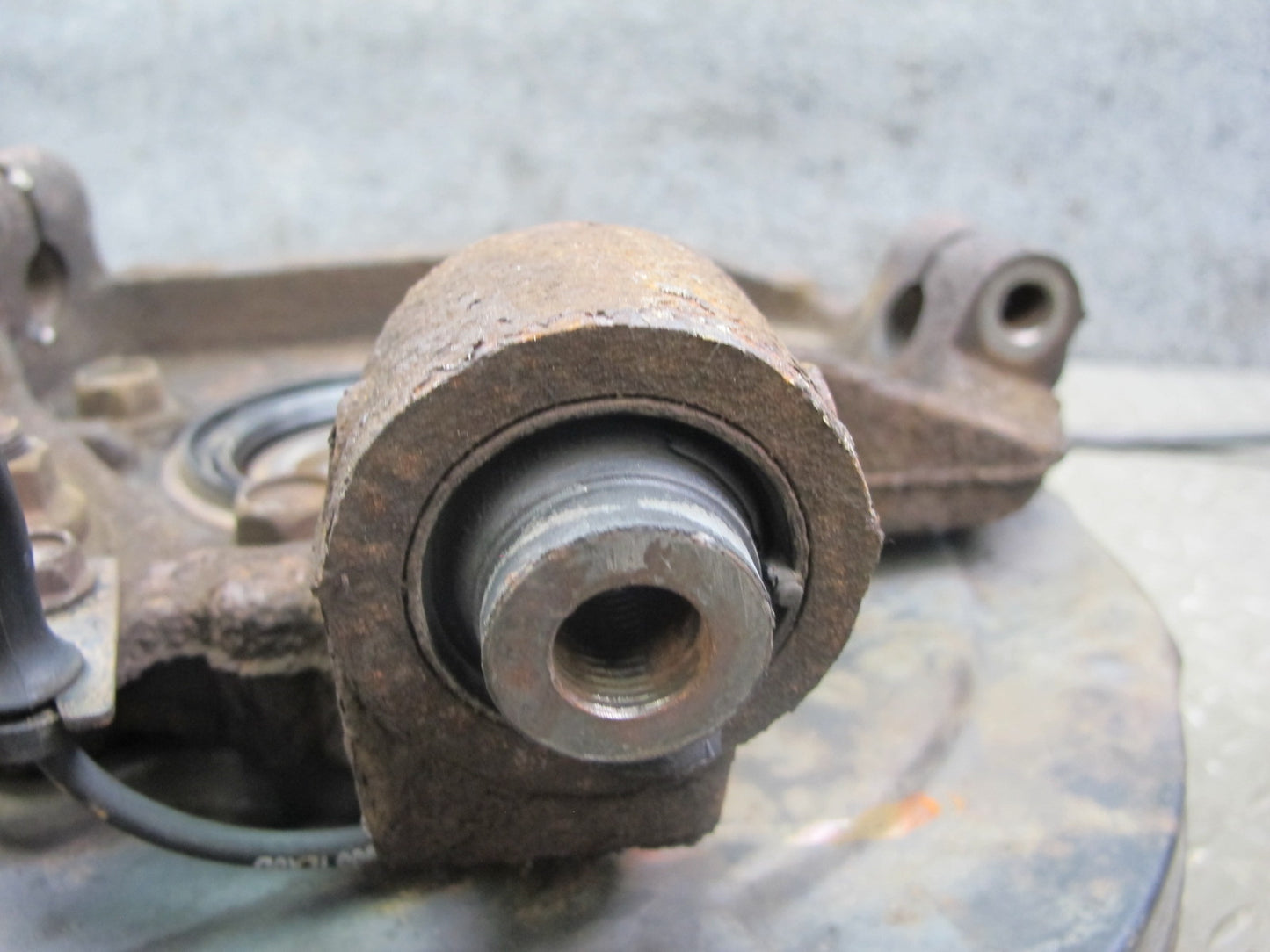 2011-2017 Infiniti QX56 QX80 AWD Rear Left Spindle Knuckle Wheel Hub Bearing