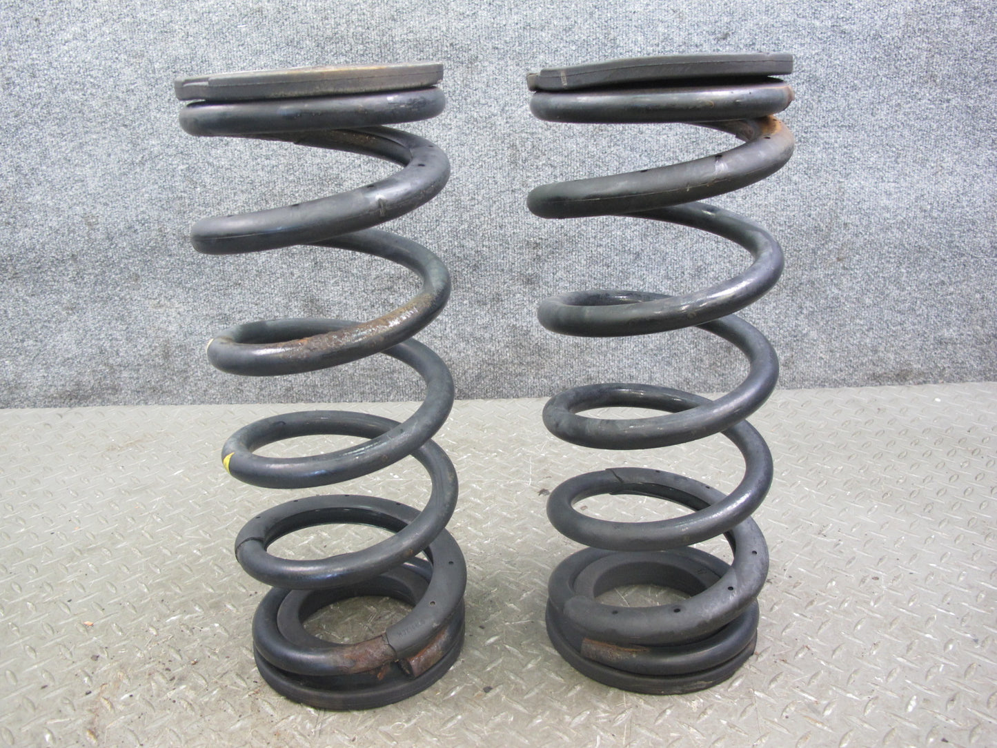 2011-2017 Infiniti QX56 QX80 Rear Left & Right Coil Spring Set of 2