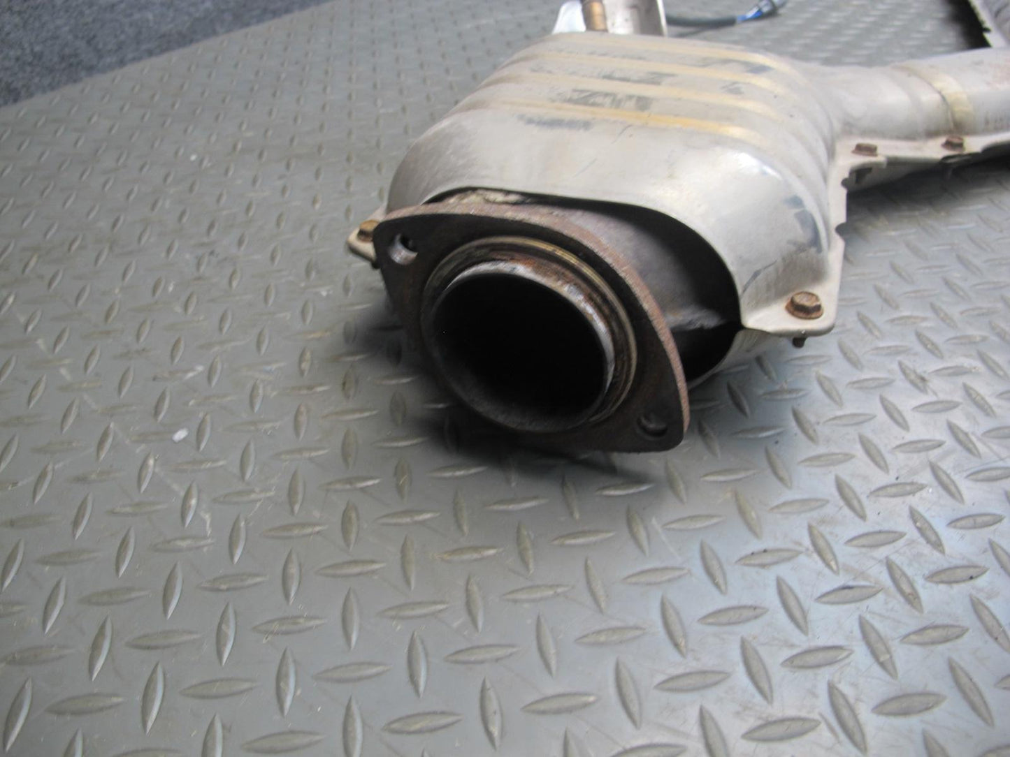 92-96 LEXUS SC300 3.0L 2JZGE MID EXHAUST PIPE CATALYTIC CONVERTER OEM