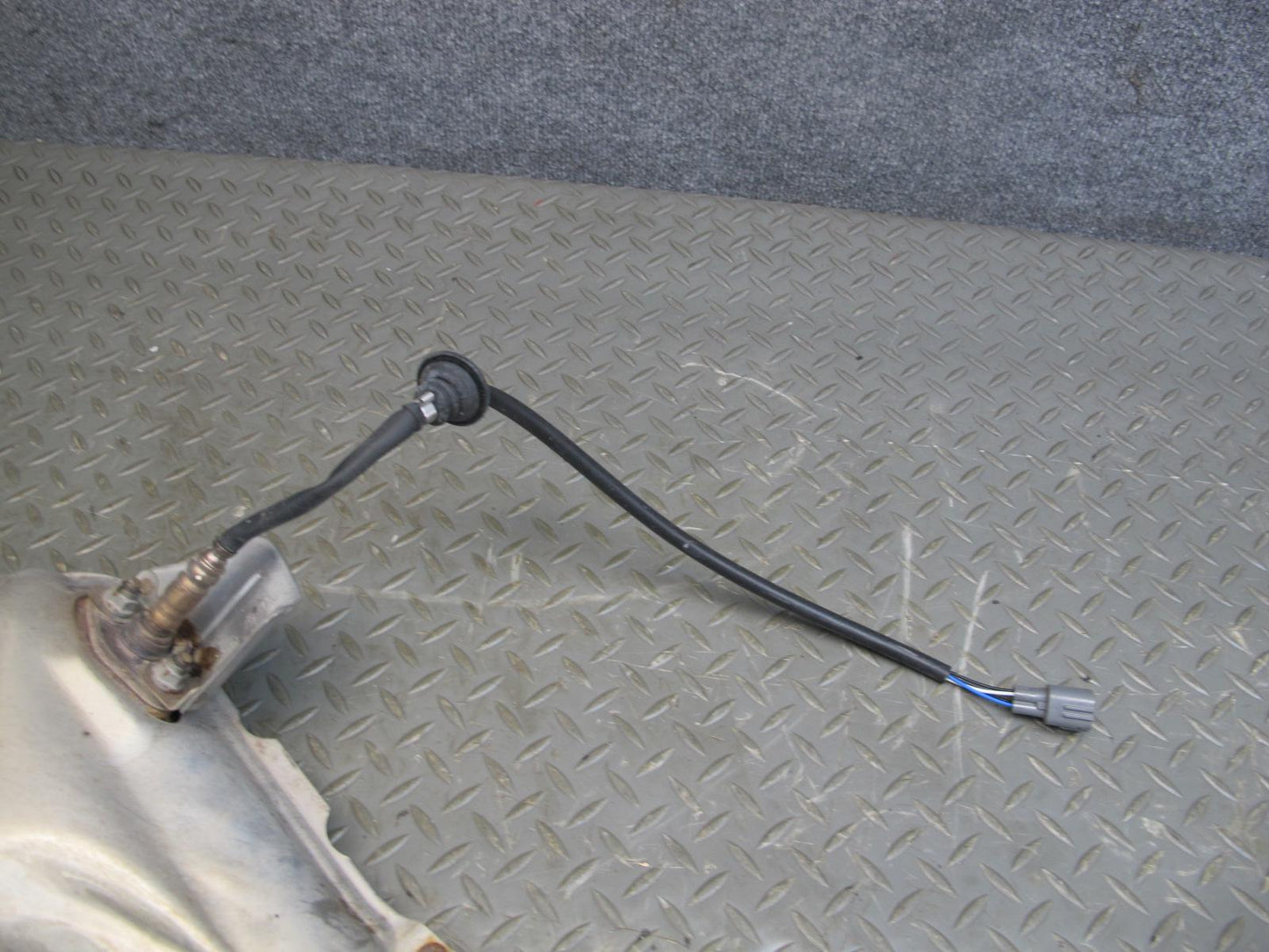 92-96 LEXUS SC300 3.0L 2JZGE MID EXHAUST PIPE CATALYTIC CONVERTER OEM