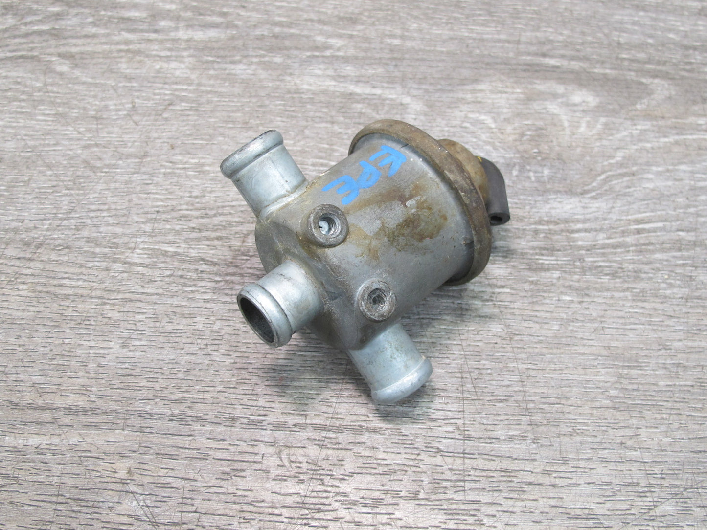 1984-1986 Porsche 928 S Engine EGR Air Injector Valve