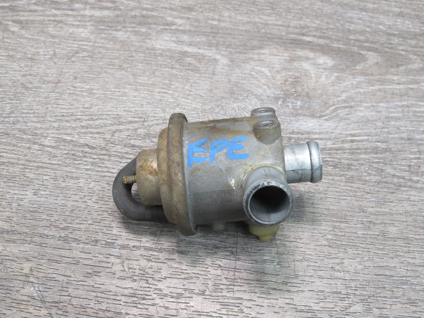 1984-1986 Porsche 928 S Engine EGR Air Injector Valve