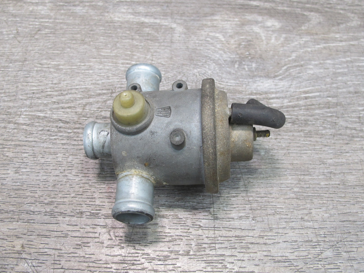 1984-1986 Porsche 928 S Engine EGR Air Injector Valve