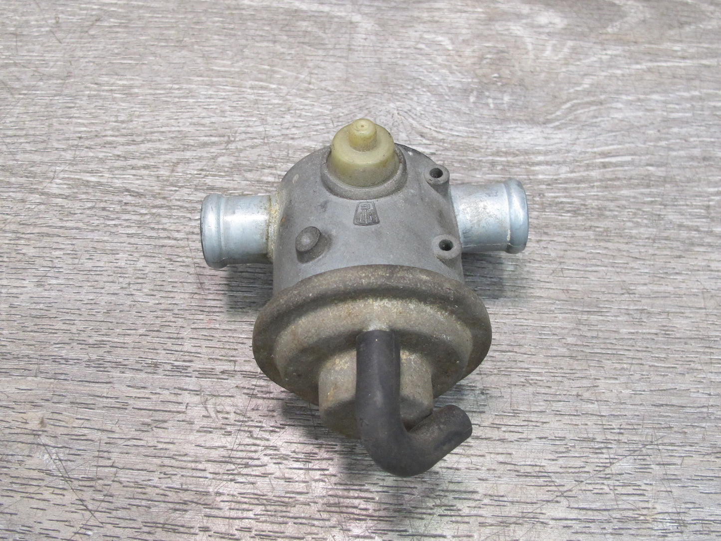1984-1986 Porsche 928 S Engine EGR Air Injector Valve