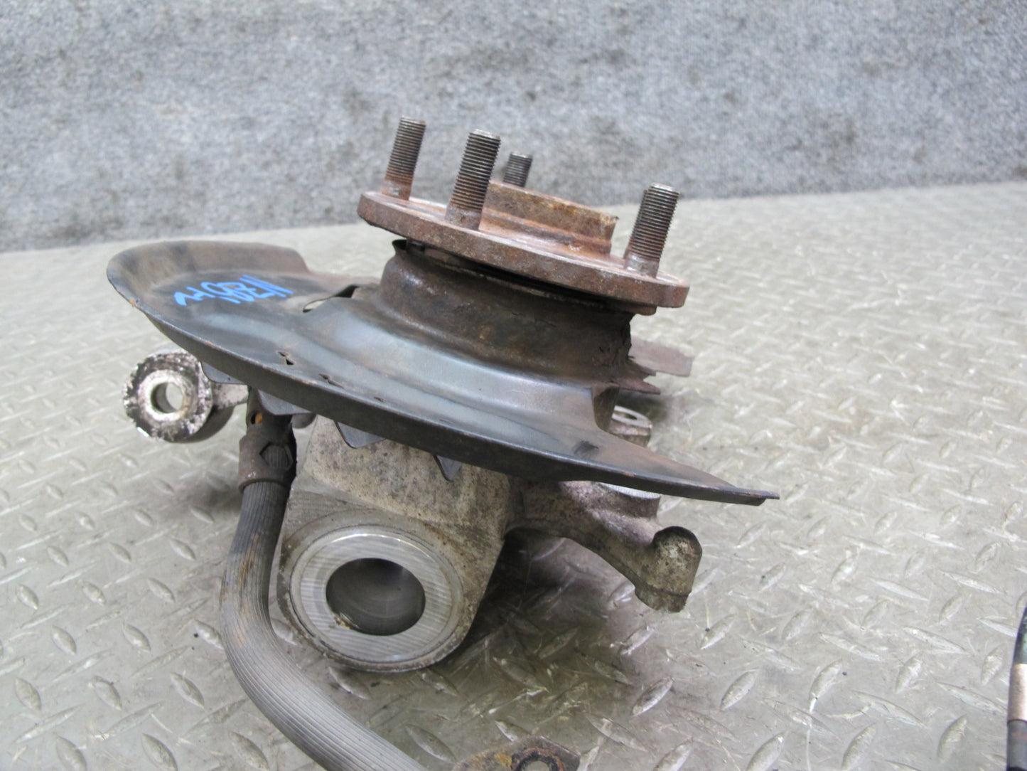 1990 Nissan Z32 300ZX NON Turbo Front Left Spindle Knuckle Wheel Hub OEM