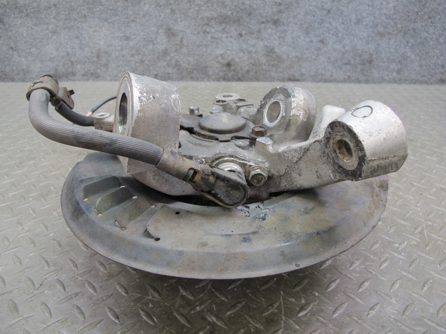 1990 Nissan Z32 300ZX NON Turbo Front Left Spindle Knuckle Wheel Hub OEM