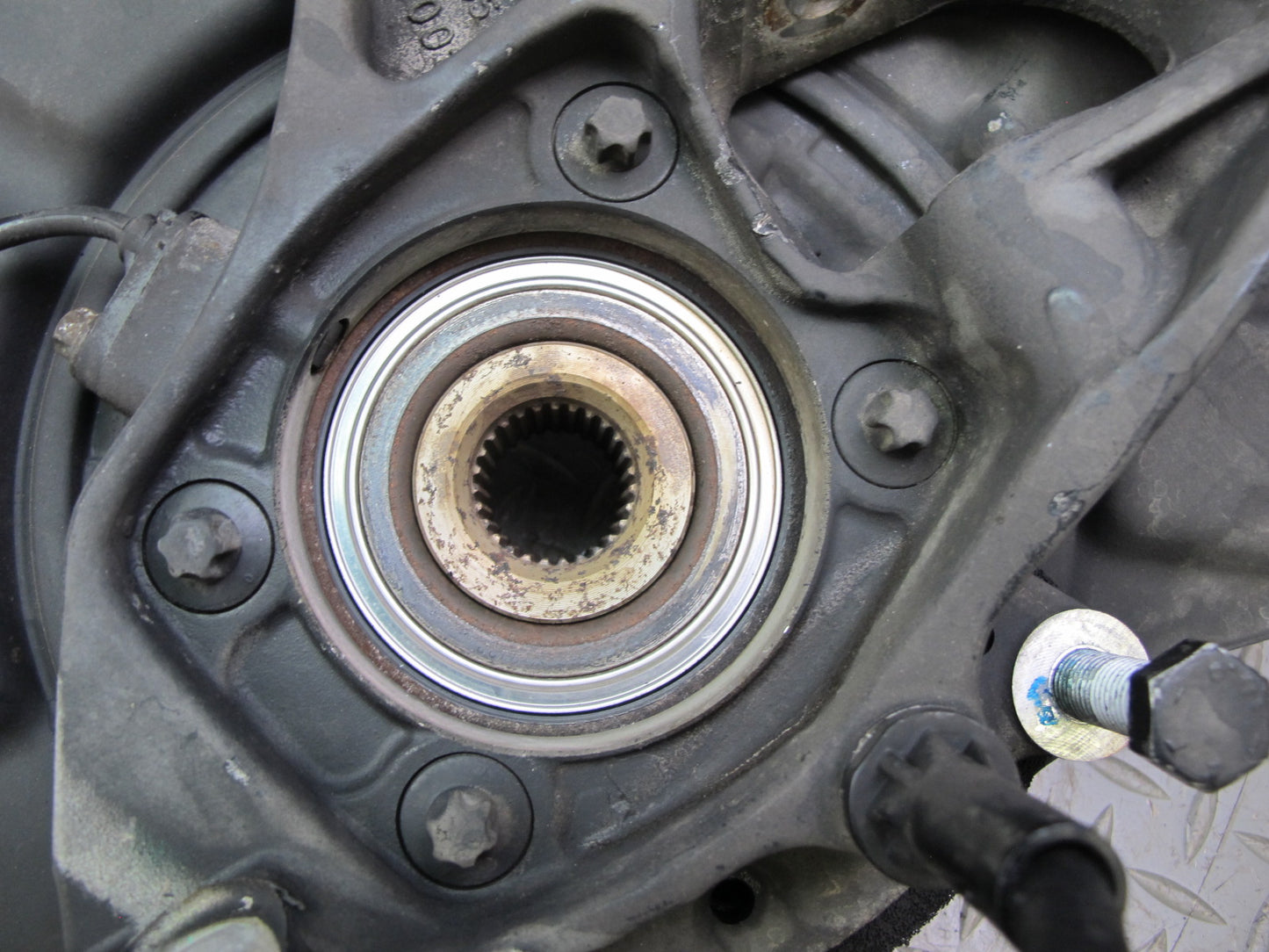 03-08 Mercedes R230 Sl-class Rear Right Spindle Knuckle Wheel Hub Bearing OEM