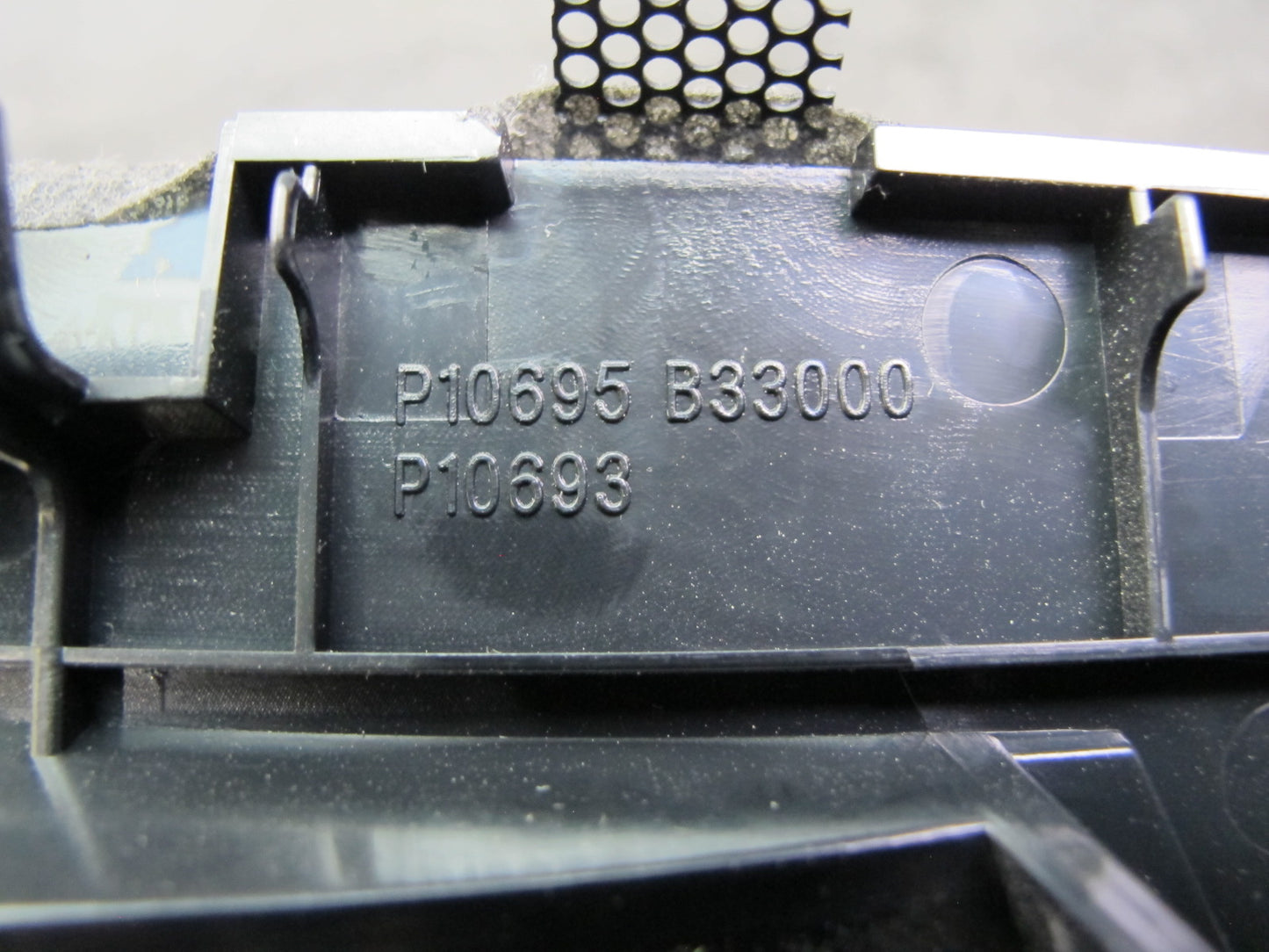 2011-2017 Infiniti QX56 QX80 Dash Center Bose Speaker Grille Cover 687201LA0A