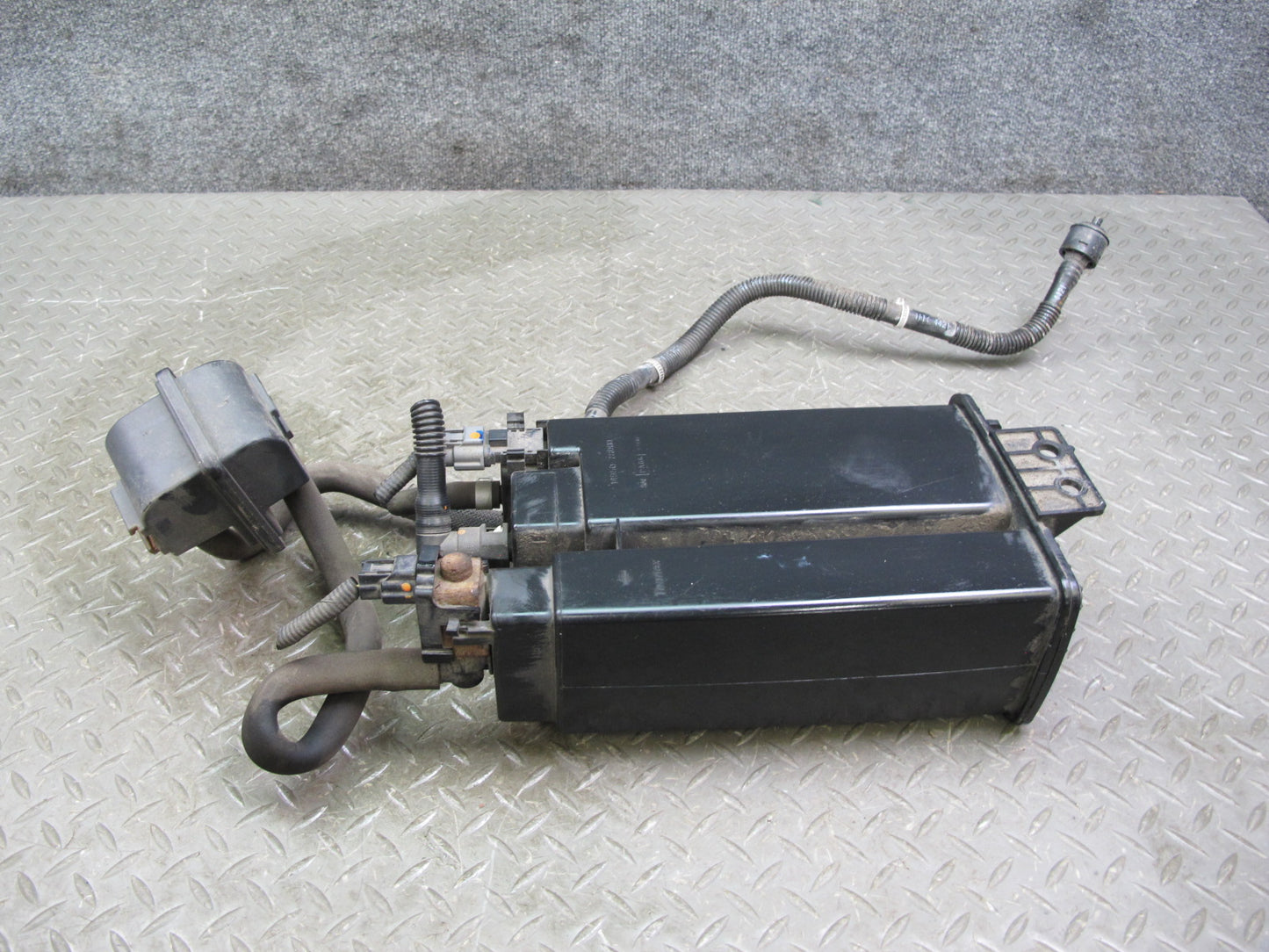 2011-2017 Infiniti QX56 QX80 Fuel Evap Vapor Charcoal Canister 149507S000