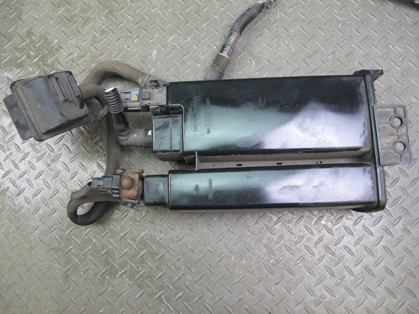 2011-2017 Infiniti QX56 QX80 Fuel Evap Vapor Charcoal Canister 149507S000