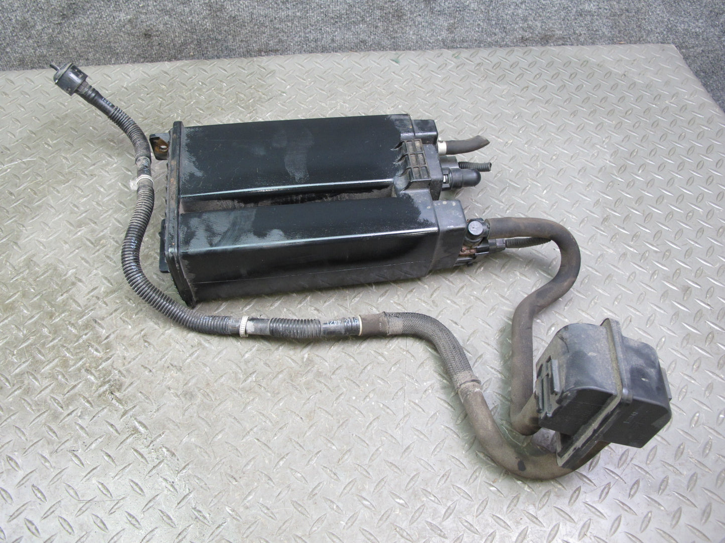 2011-2017 Infiniti QX56 QX80 Fuel Evap Vapor Charcoal Canister 149507S000