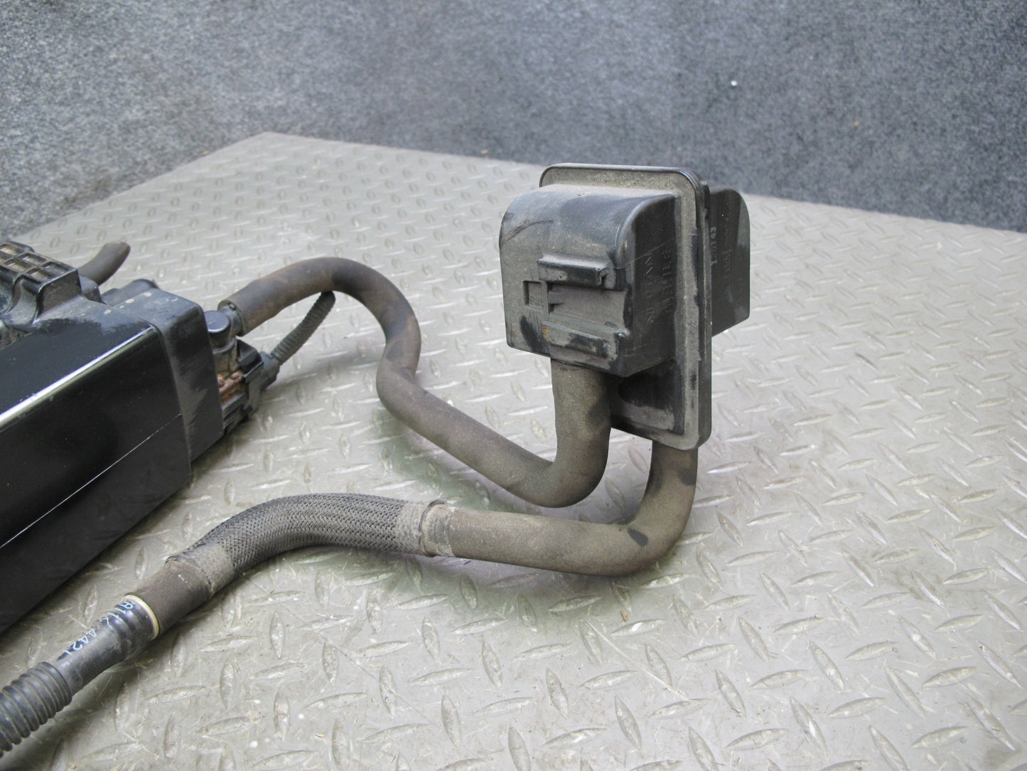 2011-2017 Infiniti QX56 QX80 Fuel Evap Vapor Charcoal Canister 149507S000