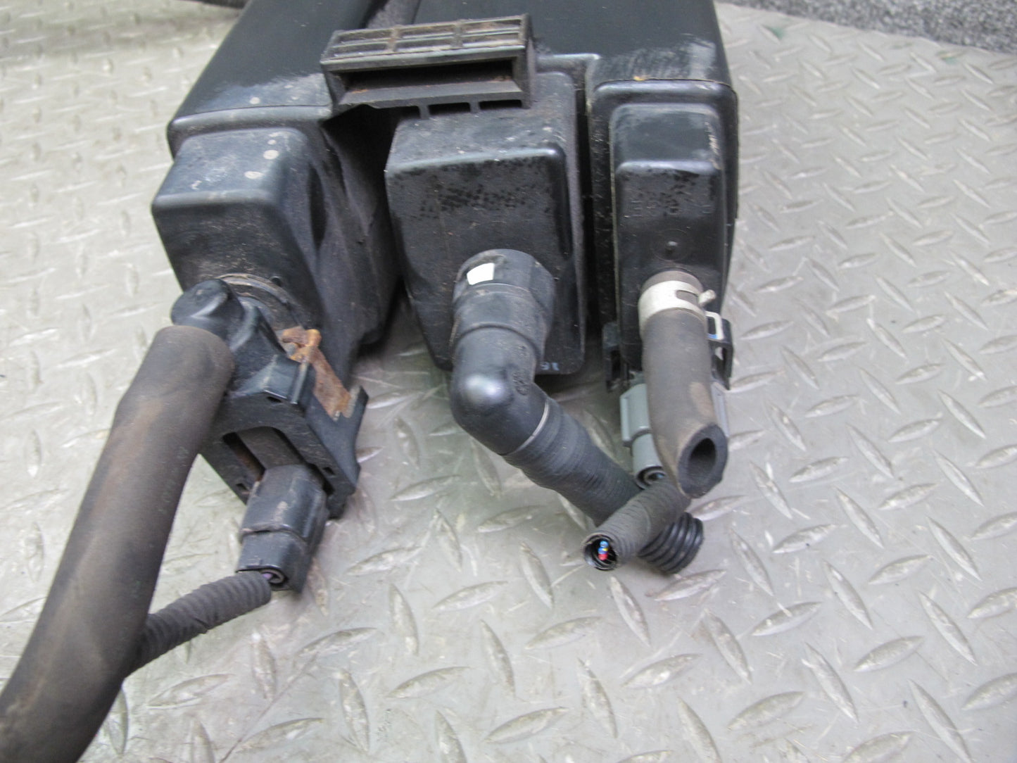 2011-2017 Infiniti QX56 QX80 Fuel Evap Vapor Charcoal Canister 149507S000