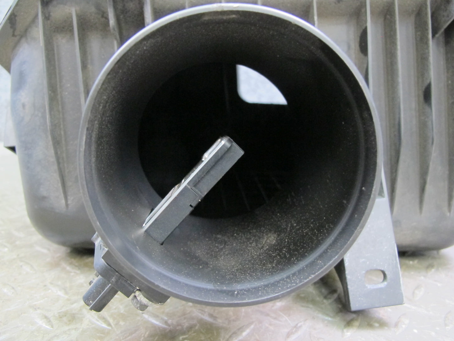 2011-2017 Infiniti QX56 QX80 Air Intake Cleaner Filter Box w MAF Sensor