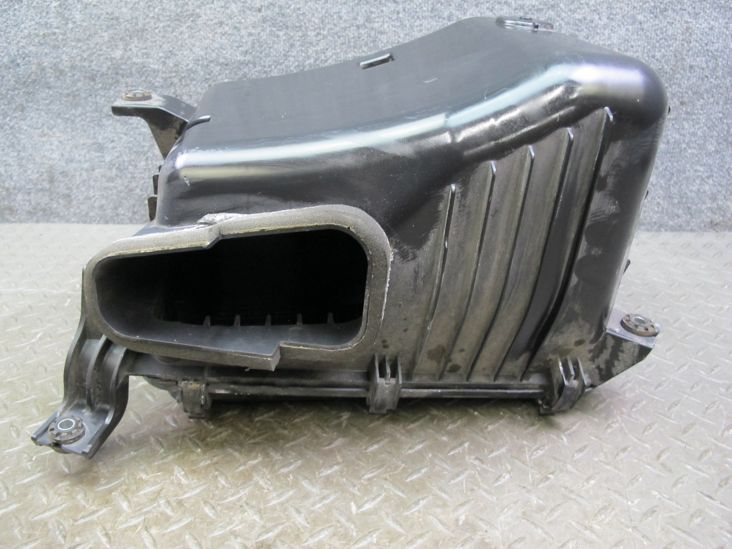 2011-2017 Infiniti QX56 QX80 Air Intake Cleaner Filter Box w MAF Sensor