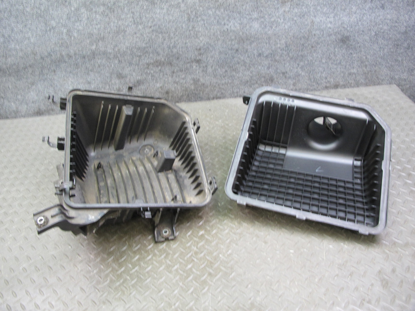 2011-2017 Infiniti QX56 QX80 Air Intake Cleaner Filter Box w MAF Sensor