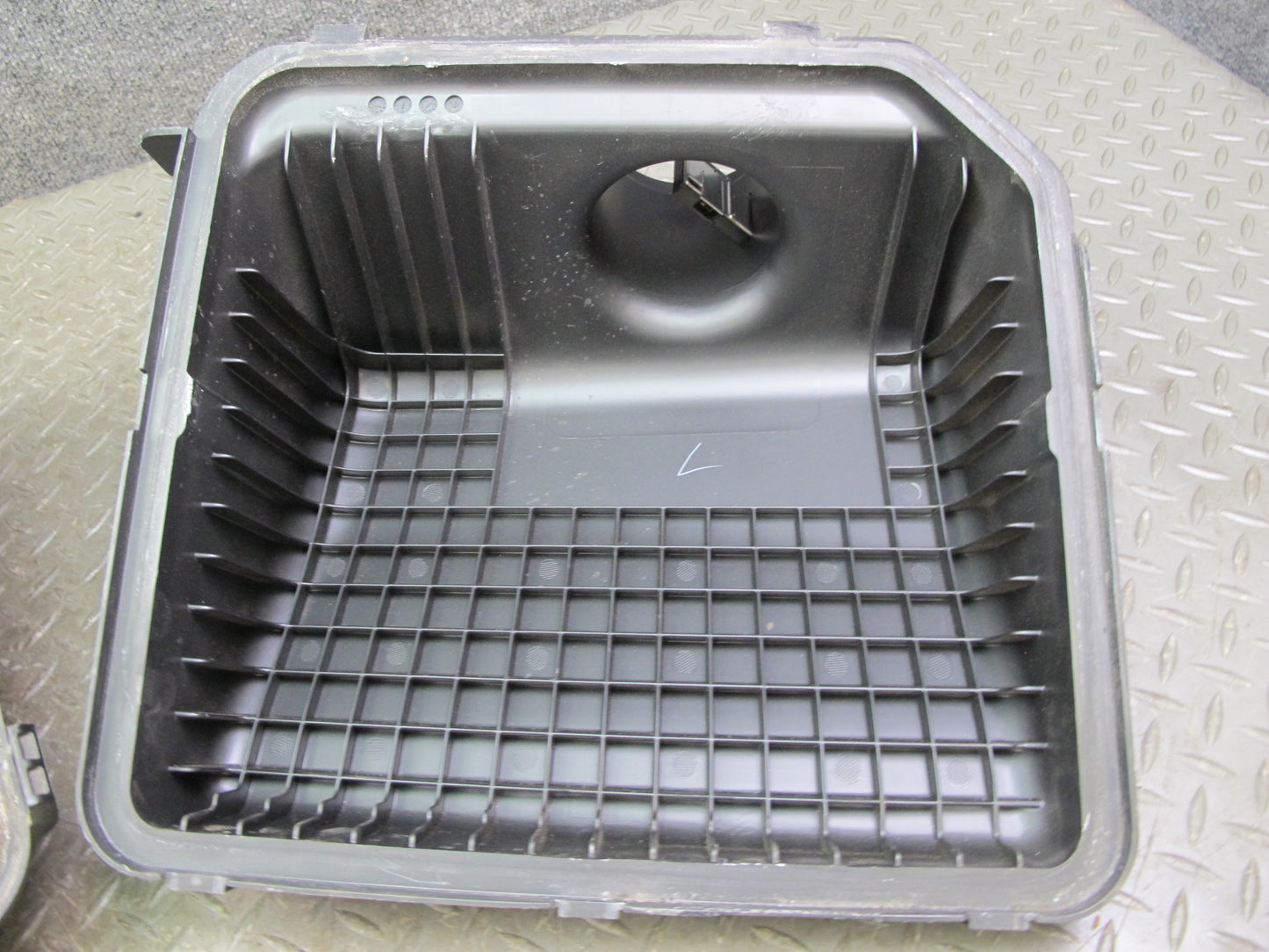 2011-2017 Infiniti QX56 QX80 Air Intake Cleaner Filter Box w MAF Sensor