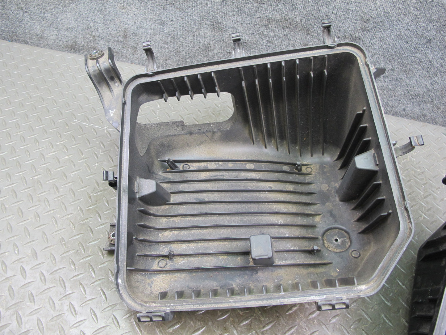 2011-2017 Infiniti QX56 QX80 Air Intake Cleaner Filter Box w MAF Sensor