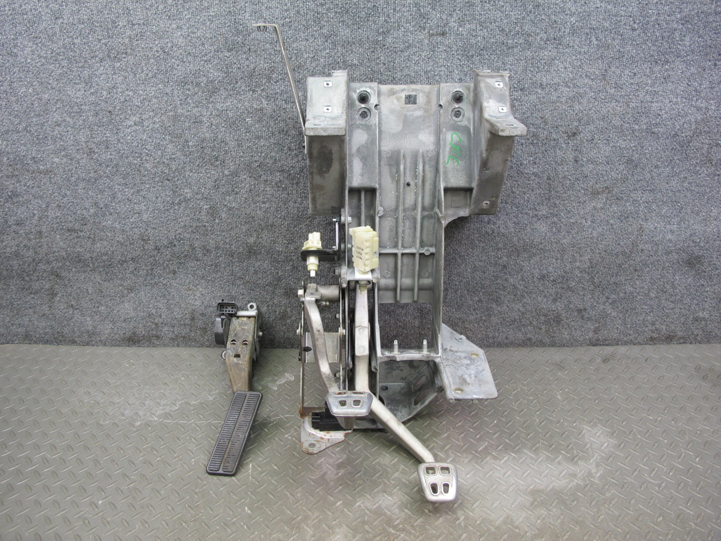 97-04 Chevrolet Corvette C5 Gas Accelerator Clutch Brake Pedal & Bracket Set OEM