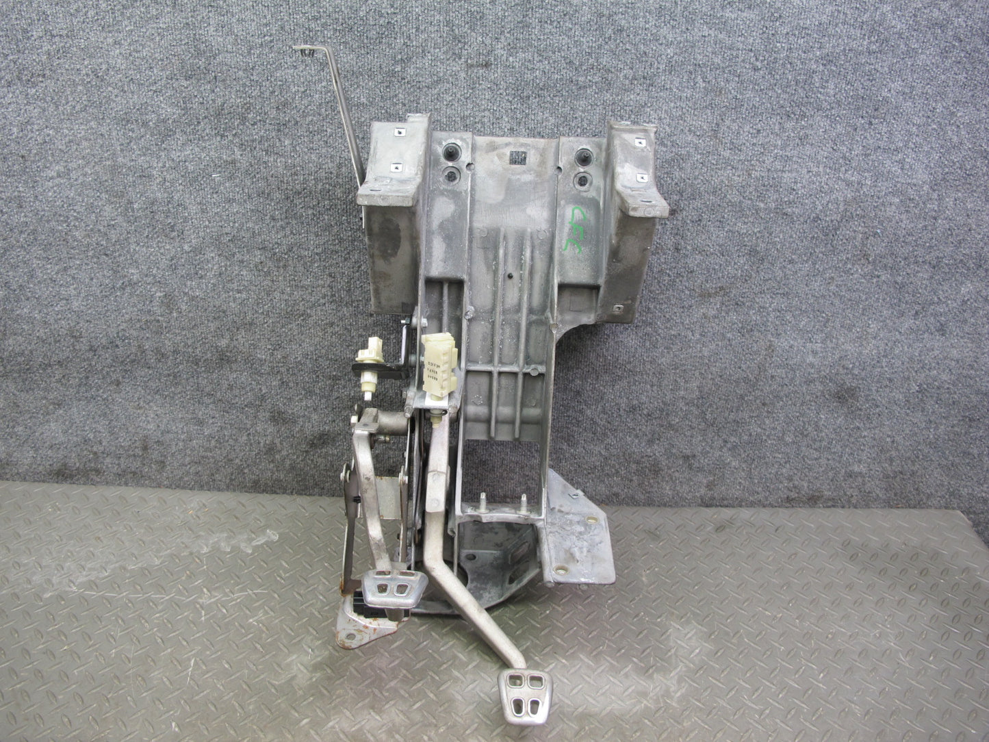 97-04 Chevrolet Corvette C5 Gas Accelerator Clutch Brake Pedal & Bracket Set OEM