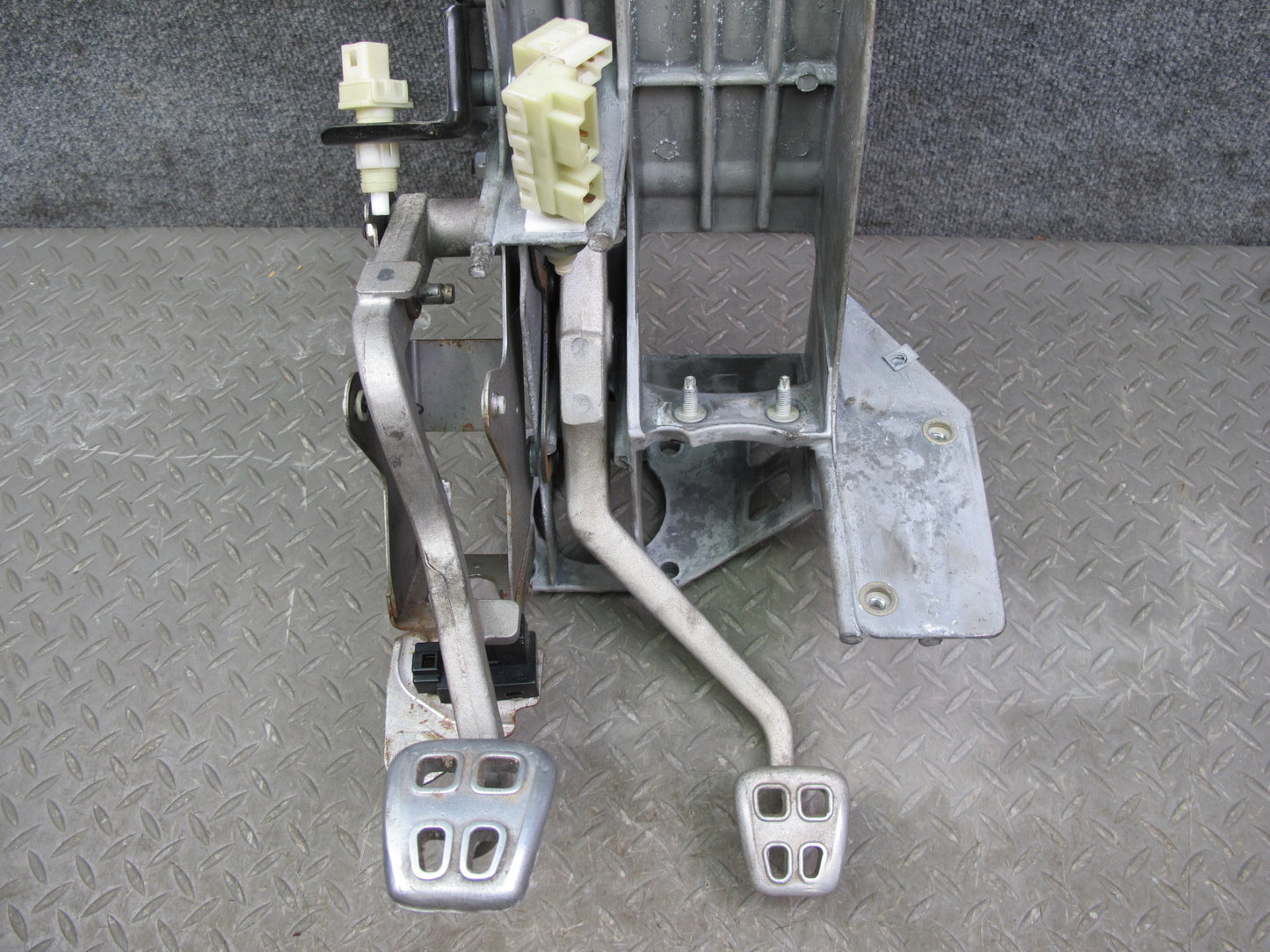 97-04 Chevrolet Corvette C5 Gas Accelerator Clutch Brake Pedal & Bracket Set OEM