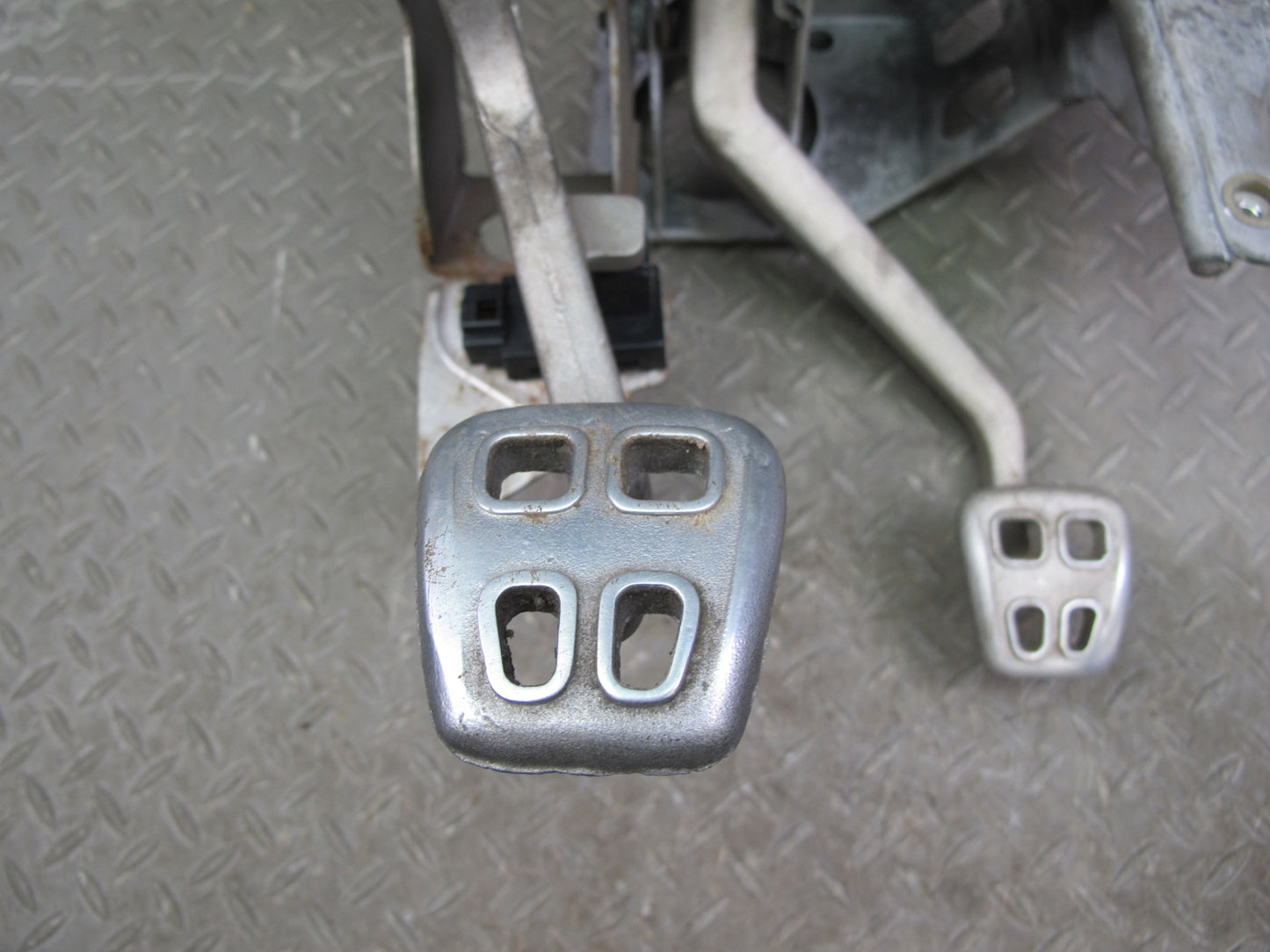 97-04 Chevrolet Corvette C5 Gas Accelerator Clutch Brake Pedal & Bracket Set OEM