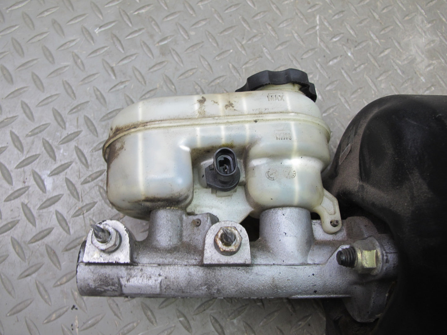 98-04 Chevrolet Corvette C5 Brake Master Cylinder Booster Fluid Reservoir OEM