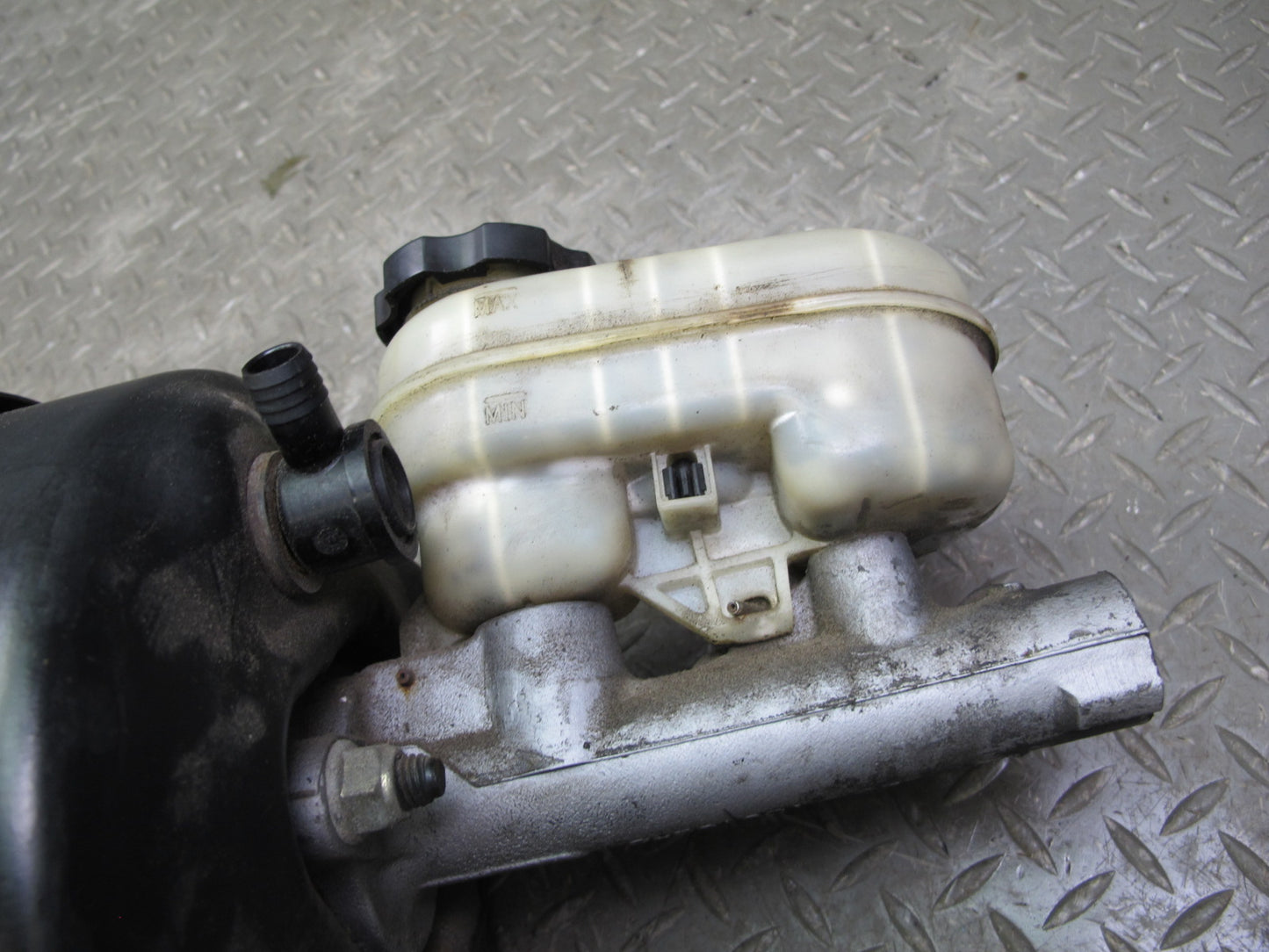 98-04 Chevrolet Corvette C5 Brake Master Cylinder Booster Fluid Reservoir OEM