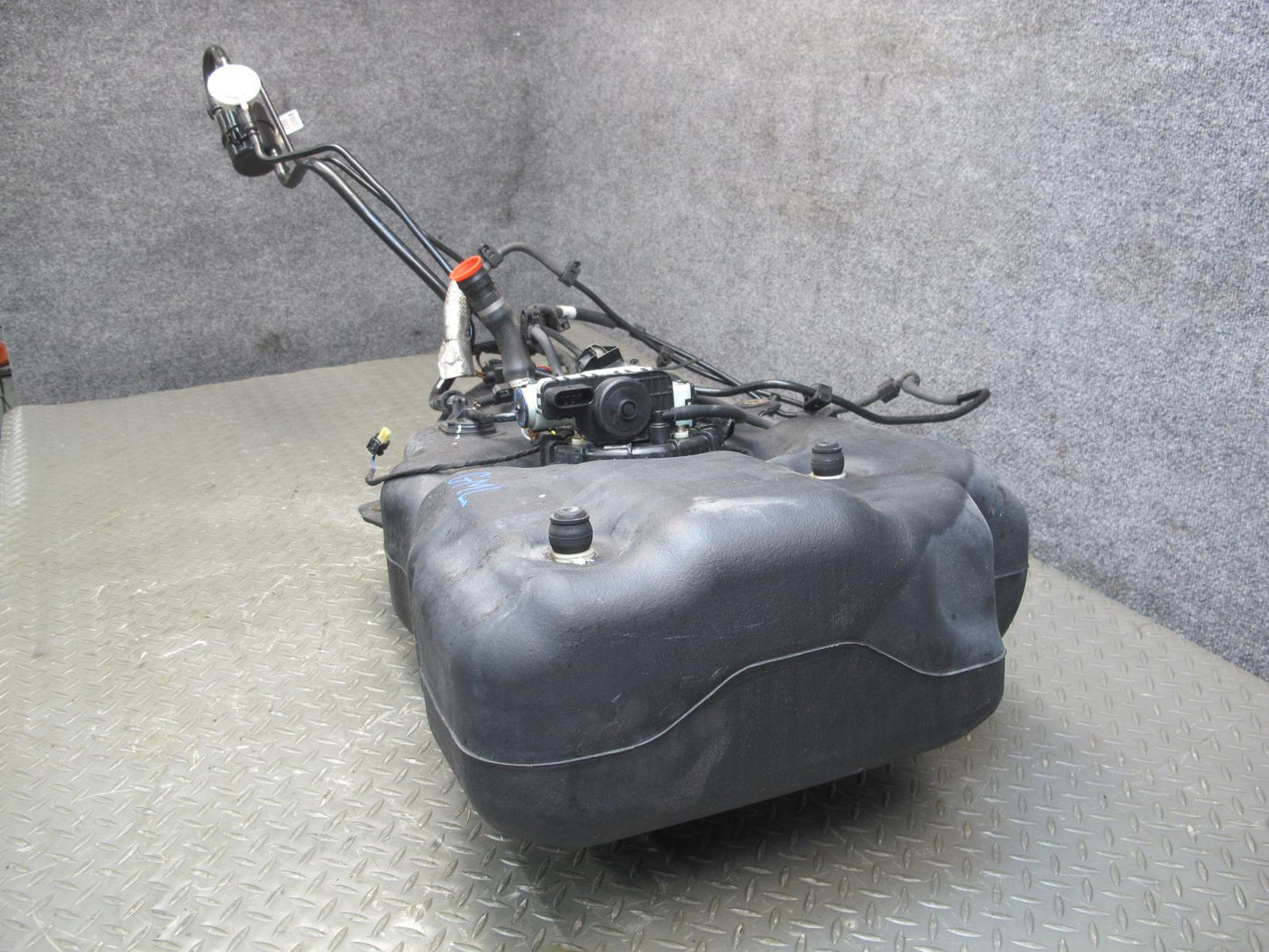 12-15 Mercedes W166 ML350 Diesel Adblue Additive Reservoir Tank w Pump & Hoses