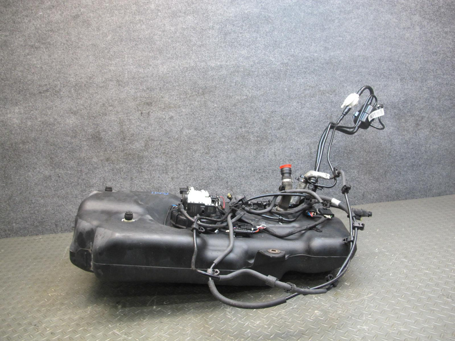 12-15 Mercedes W166 ML350 Diesel Adblue Additive Reservoir Tank w Pump & Hoses