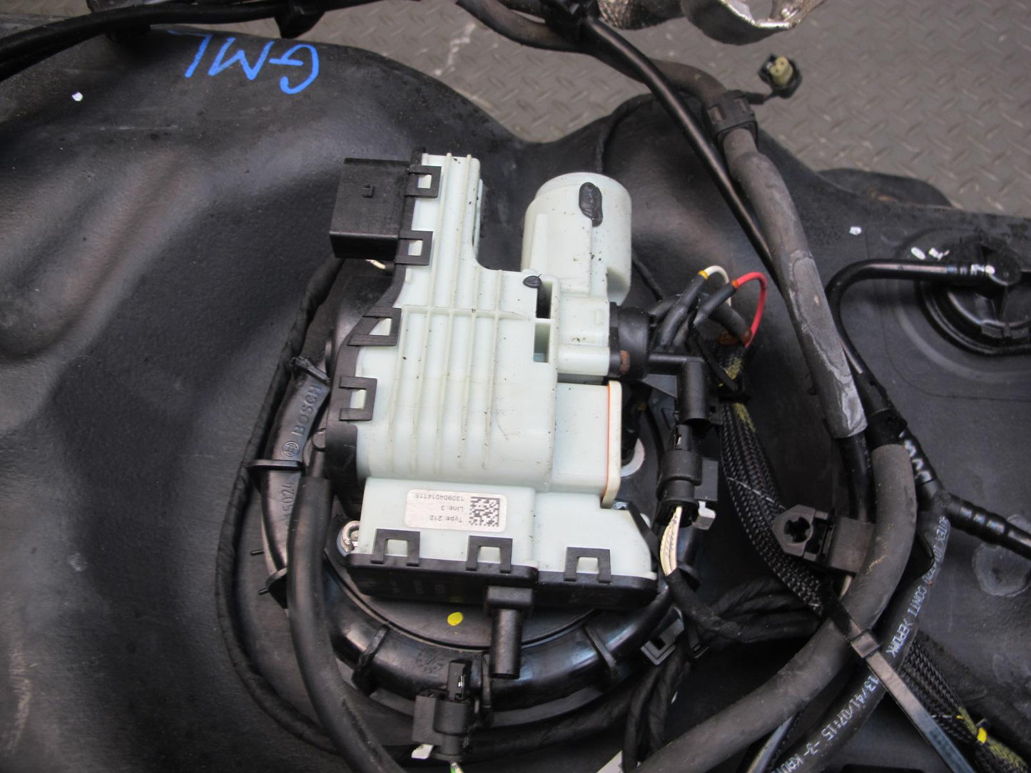 12-15 Mercedes W166 ML350 Diesel Adblue Additive Reservoir Tank w Pump & Hoses
