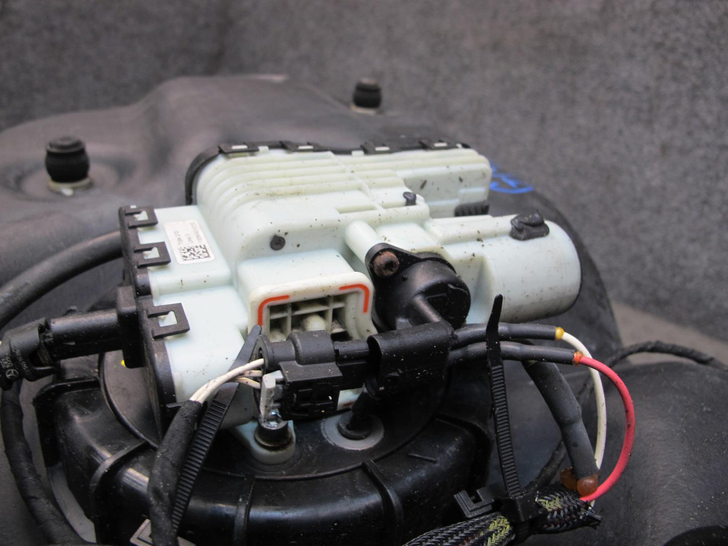 12-15 Mercedes W166 ML350 Diesel Adblue Additive Reservoir Tank w Pump & Hoses