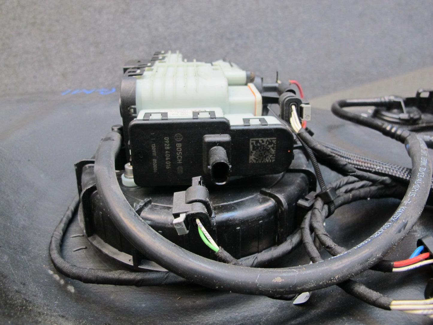 12-15 Mercedes W166 ML350 Diesel Adblue Additive Reservoir Tank w Pump & Hoses
