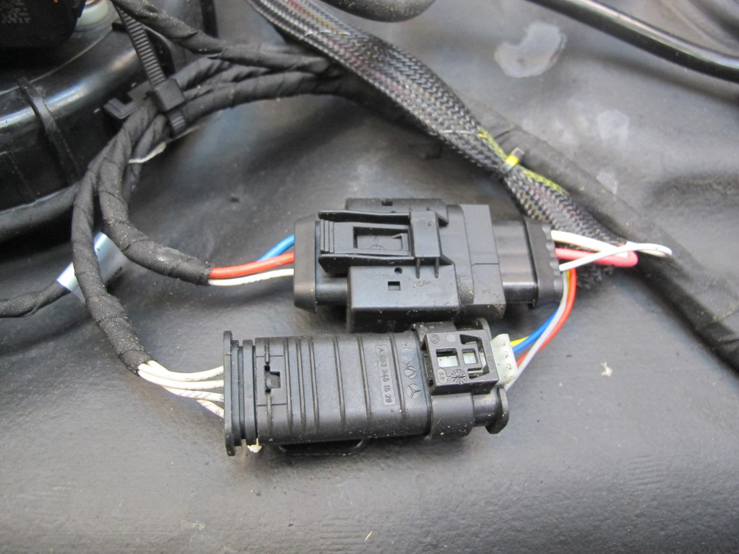 12-15 Mercedes W166 ML350 Diesel Adblue Additive Reservoir Tank w Pump & Hoses