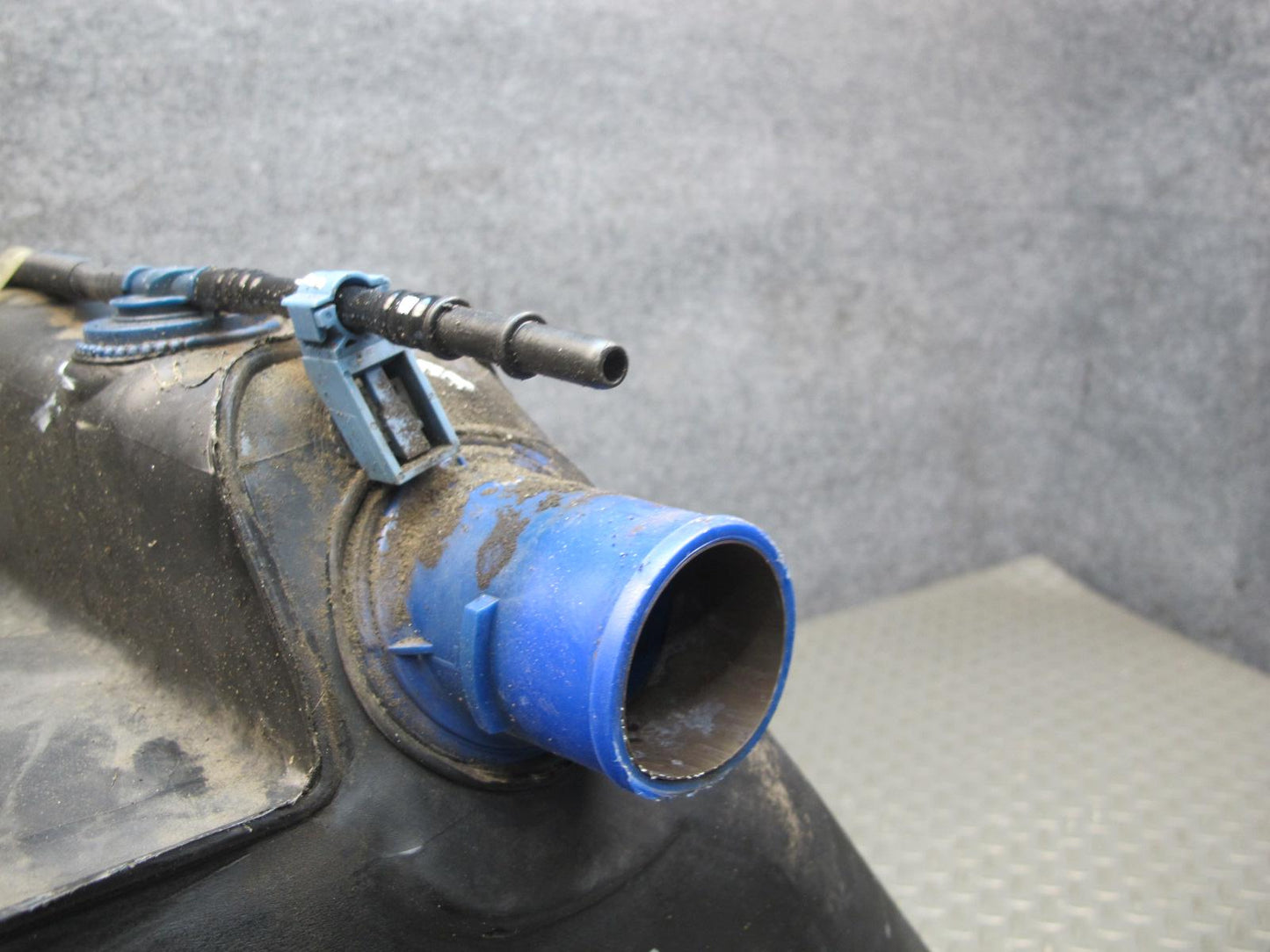 00-02 Chevrolet Corvette C5 Left Fuel Gas Tank Reservoir OEM