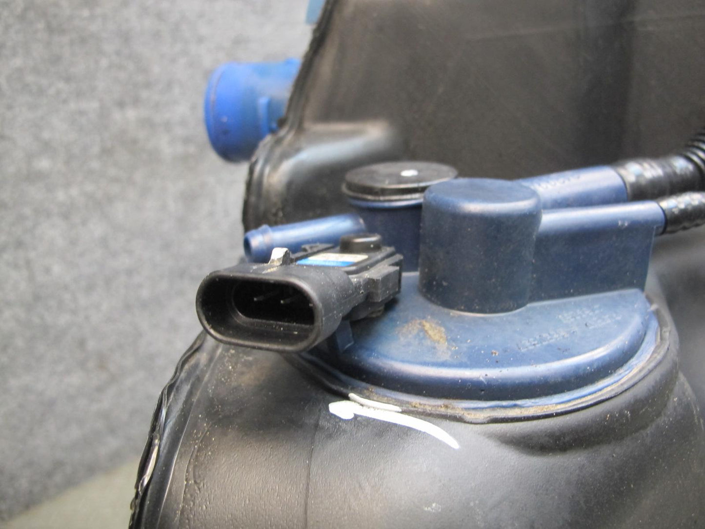 00-02 Chevrolet Corvette C5 Right Fuel Gas Tank Reservoir OEM