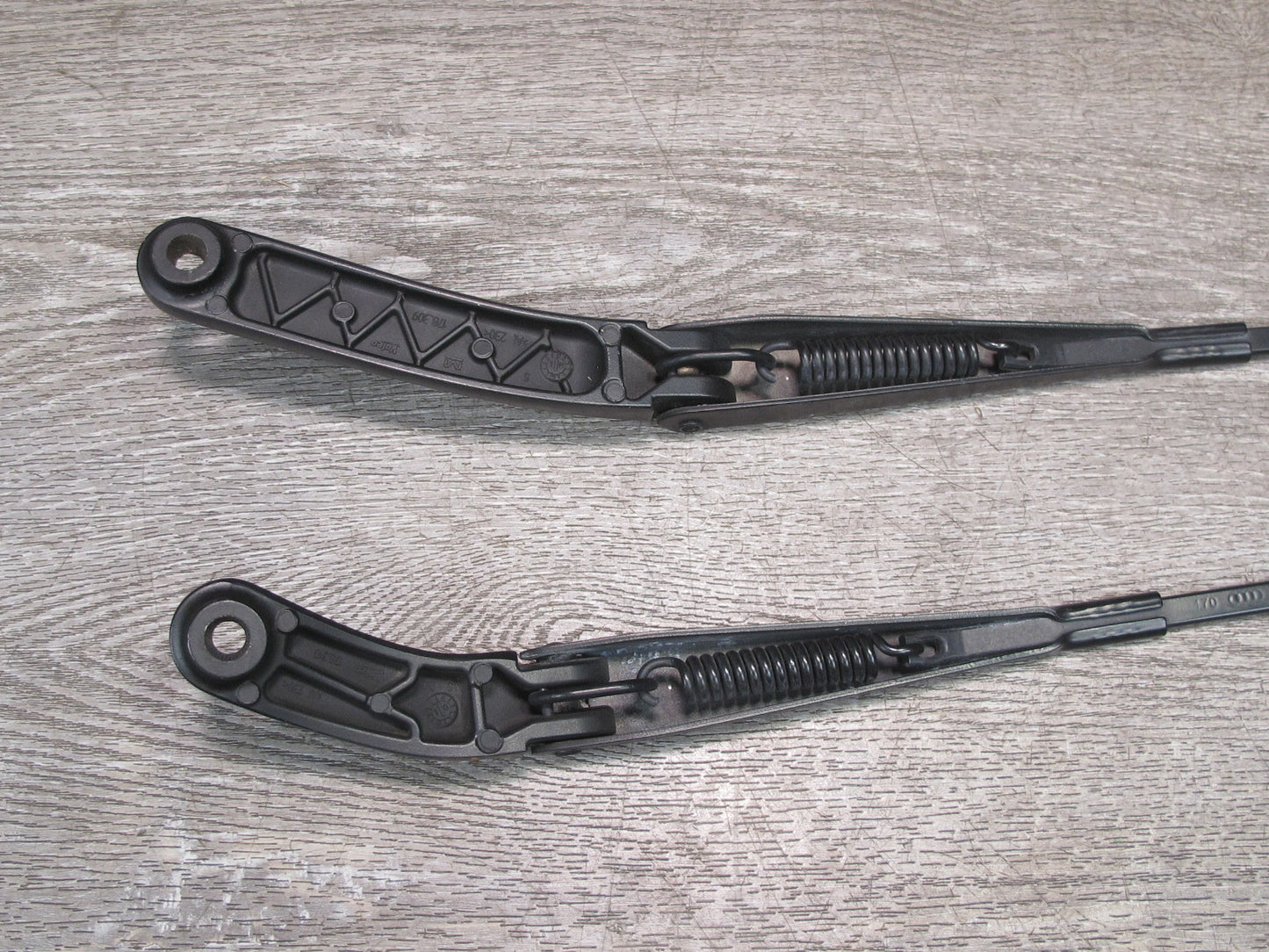09-16 Audi A4 S4 B8 Set of 2 Front Left & Right Windshield Wiper Arm OEM