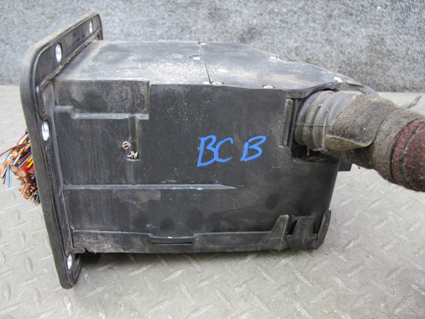 2006-2010 Bentley Continental GTC GT 6.0L Engine Fuse Relay Box Module Unit