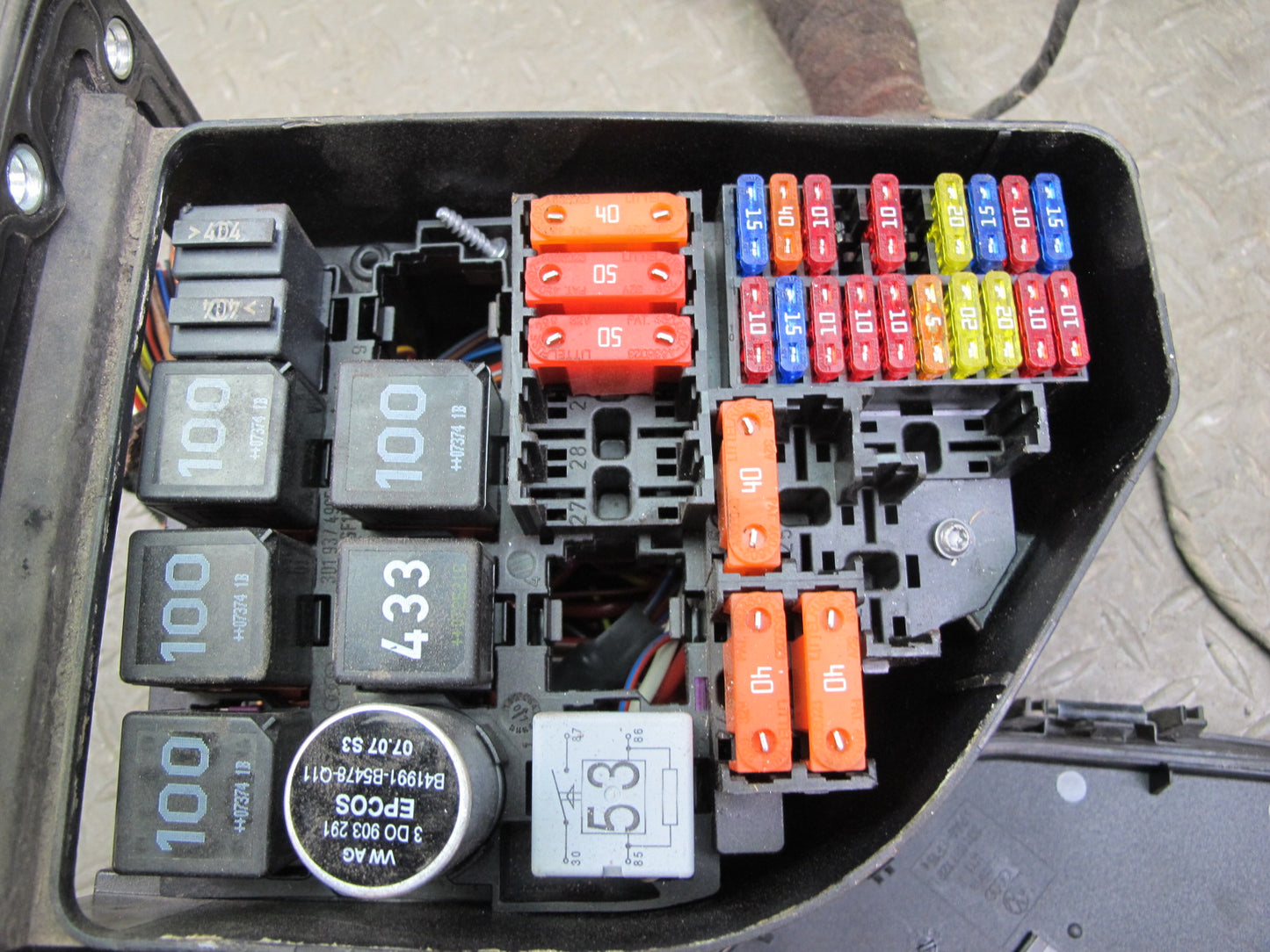 2006-2010 Bentley Continental GTC GT 6.0L Engine Fuse Relay Box Module Unit