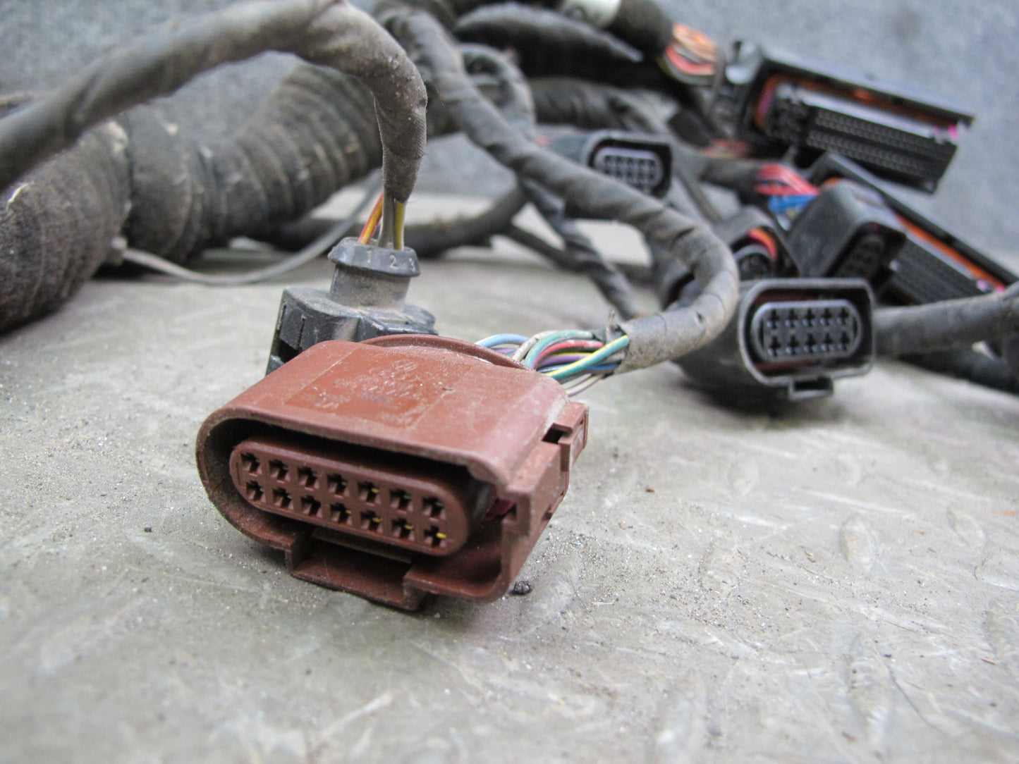 2006-2010 Bentley Continental GTC GT 6.0L Engine Fuse Relay Box Module Unit