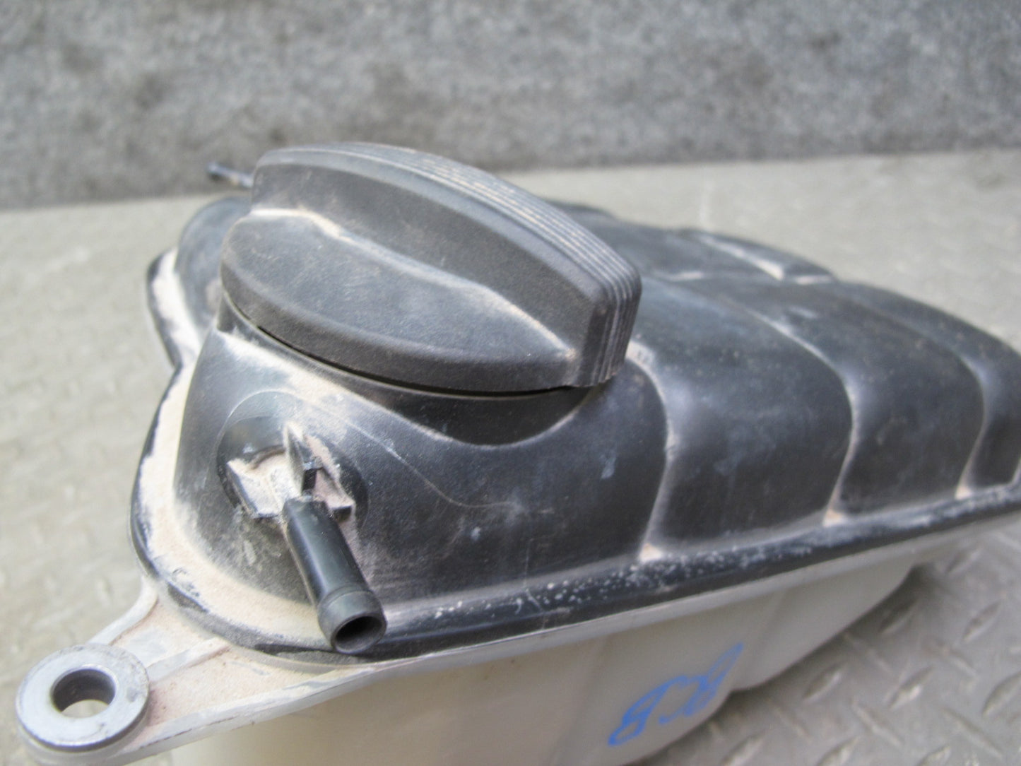 03-10 Bentley Continental GTC GT Flying Spur Expansion Overflow Reservoir Tank