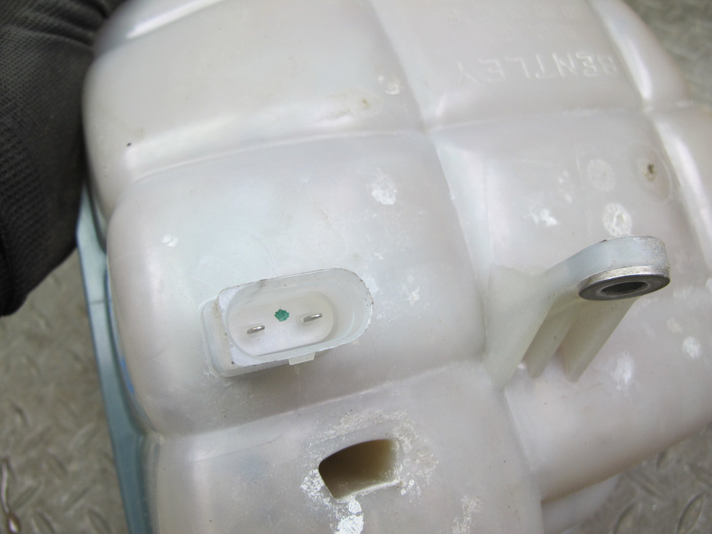 03-10 Bentley Continental GTC GT Flying Spur Expansion Overflow Reservoir Tank