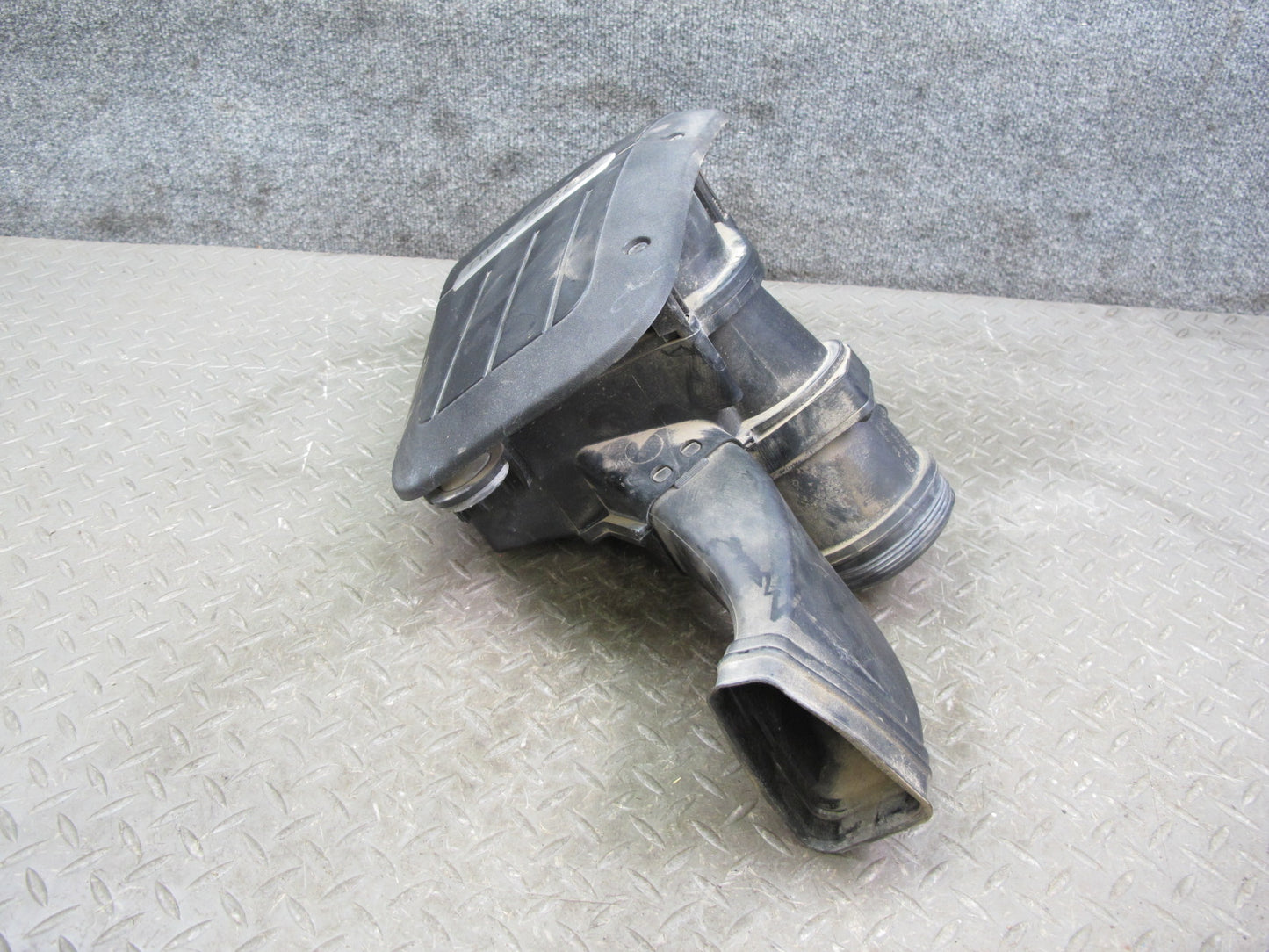 03-12 Bentley Continental 6.0L Left Air Cleaner Filter Intake Box w Sensor